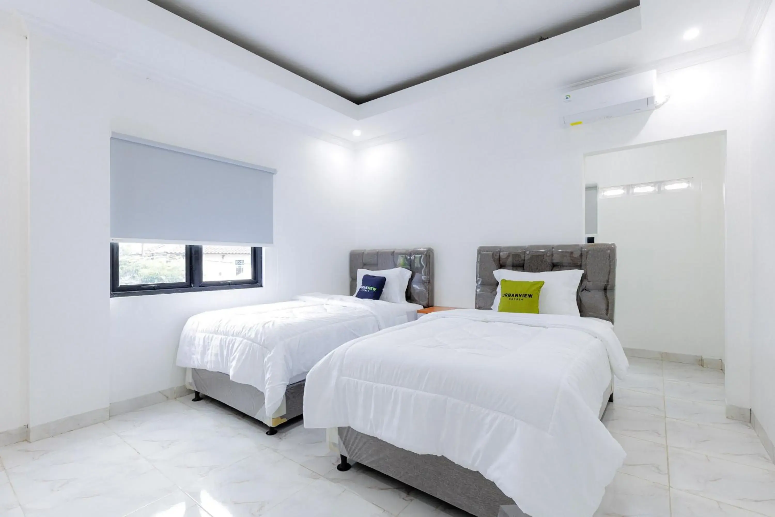 Deluxe Twin Room in Urbanview Hotel Amira Syariah Bogor Deluxe Twin Room in Urbanview Hotel Amira Syariah Bogor