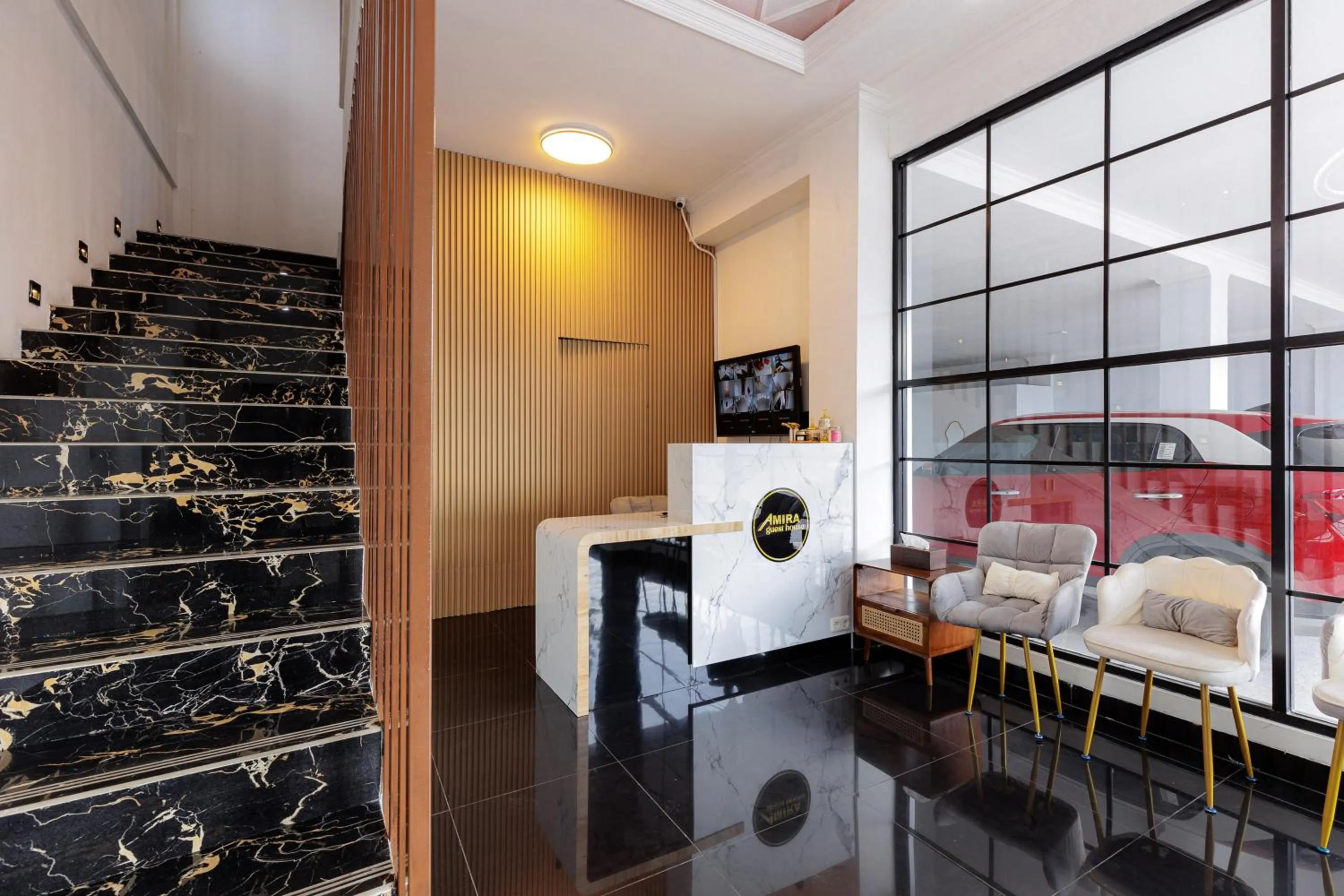 Lobby or reception in Urbanview Hotel Amira Syariah Bogor