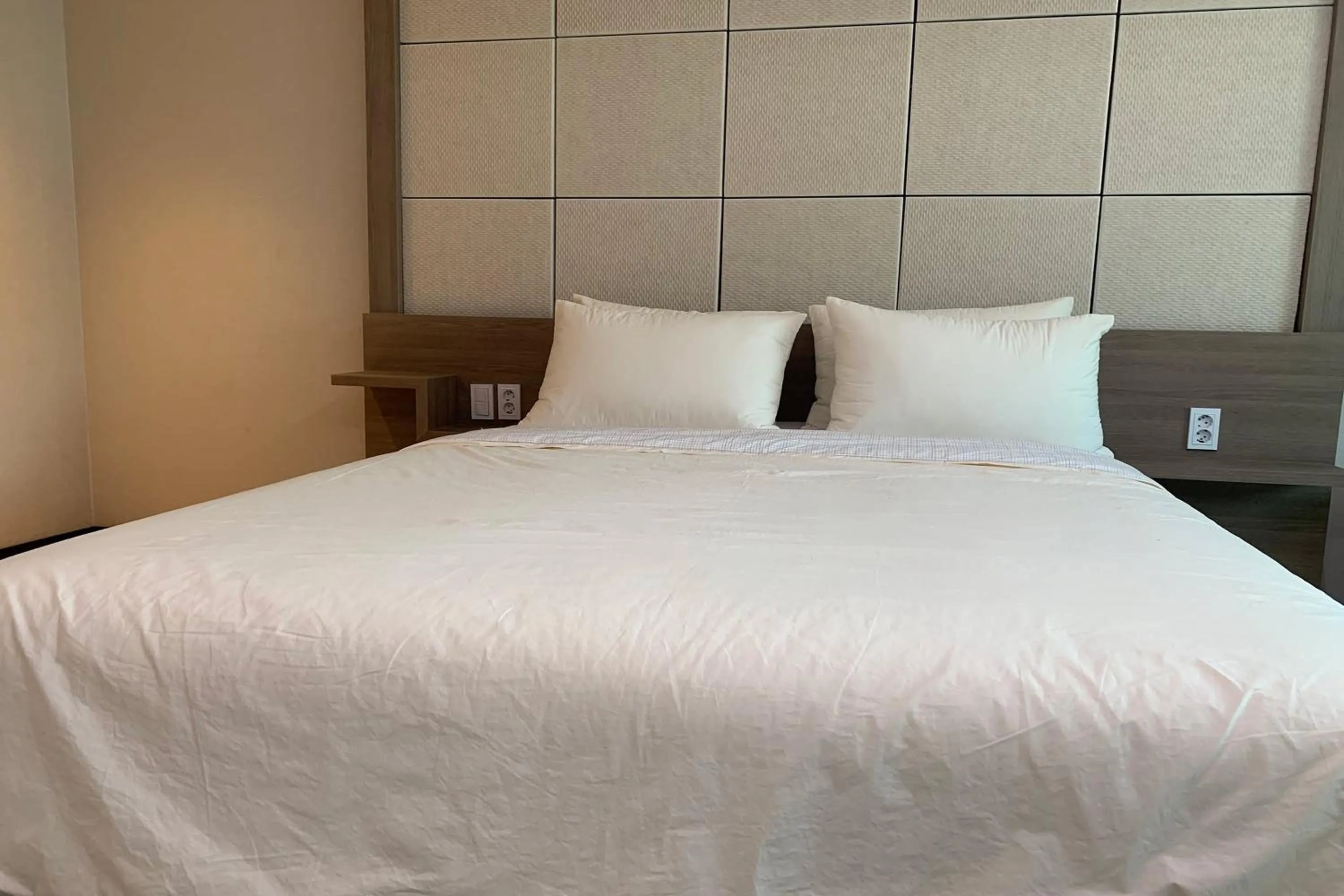 Bedroom, Bed in Hotel Kaya Puerto Galera