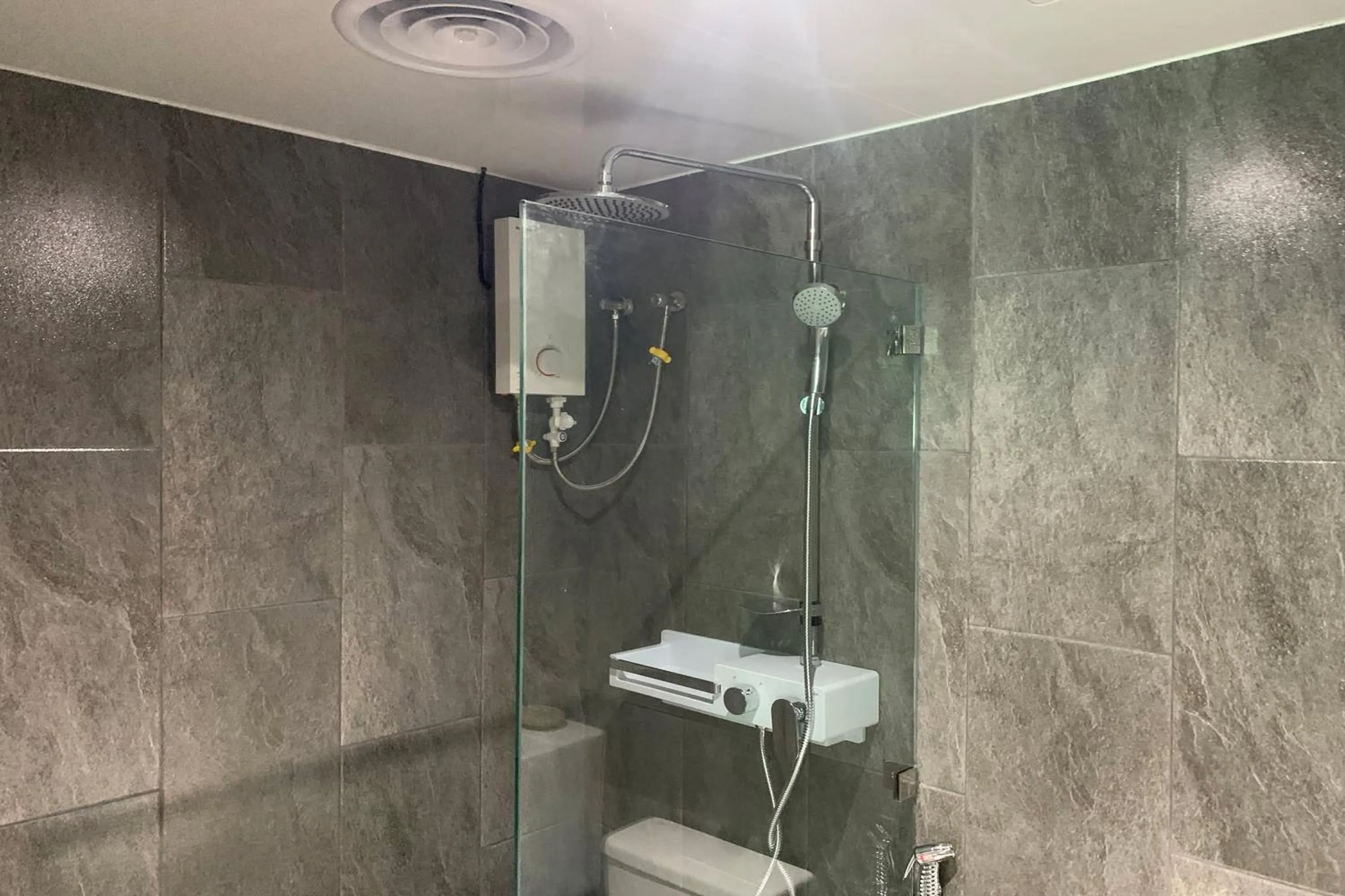 Shower in Hotel Kaya Puerto Galera