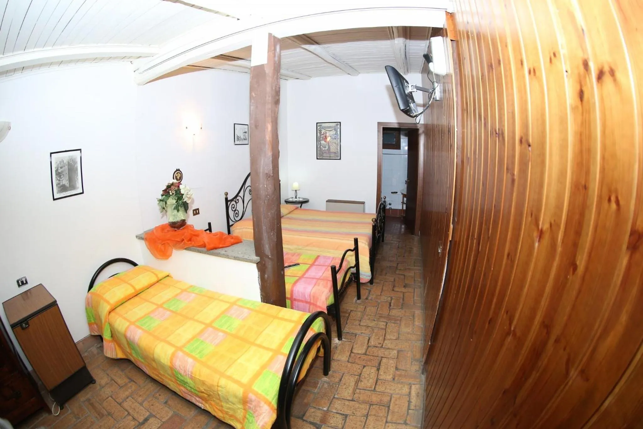Property building, Bed in Agriturismo Monte Due Torri