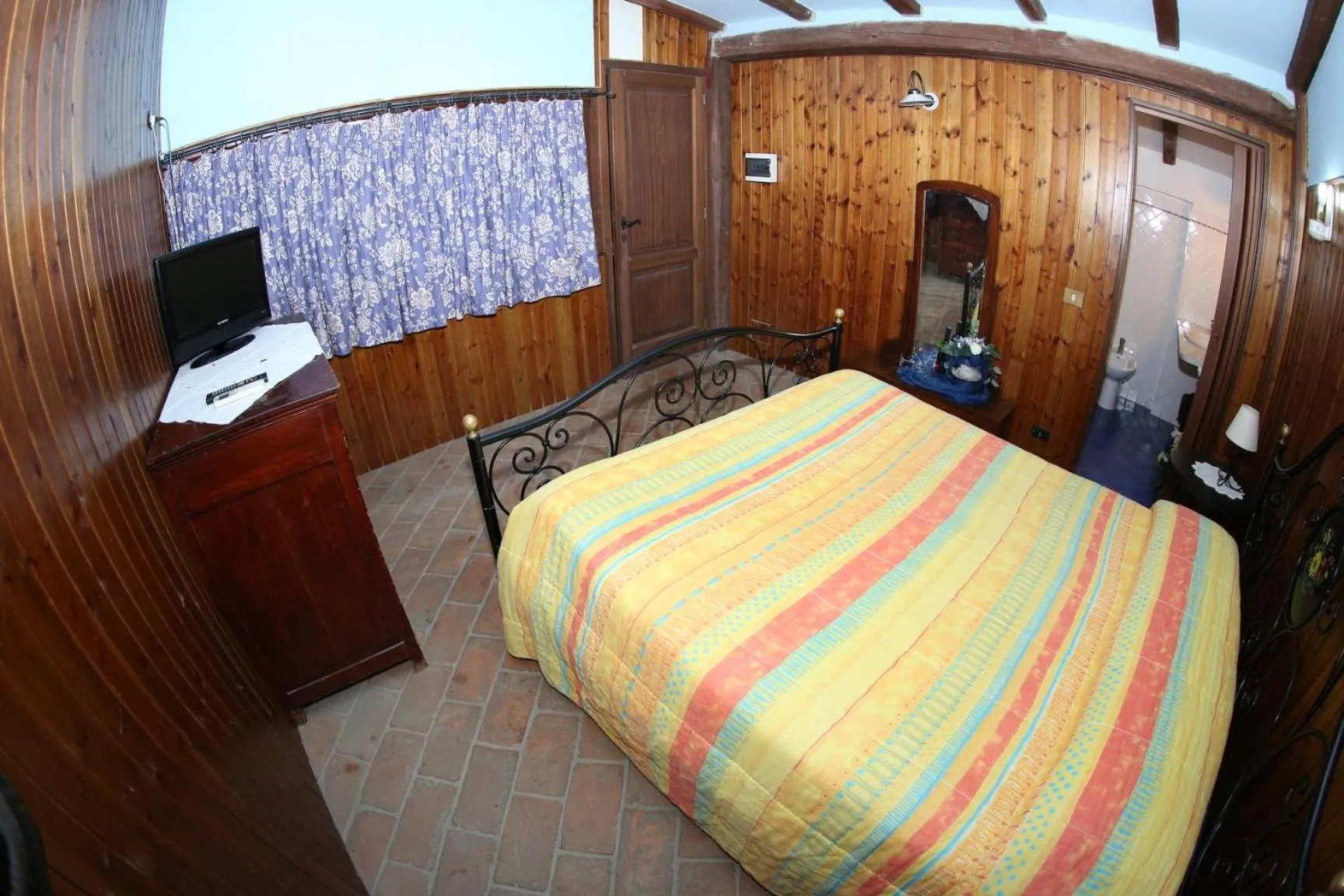 Property building, Bed in Agriturismo Monte Due Torri