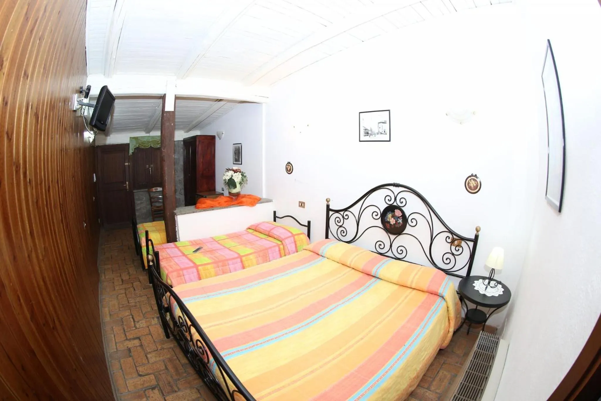 Property building, Bed in Agriturismo Monte Due Torri