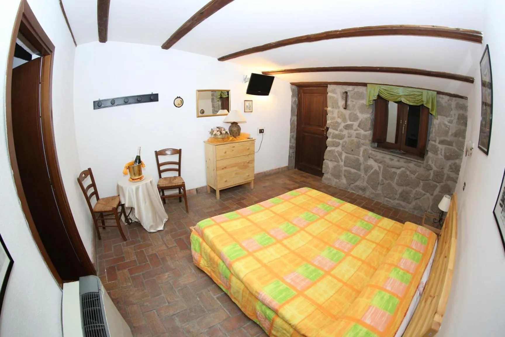 Property building, Bed in Agriturismo Monte Due Torri