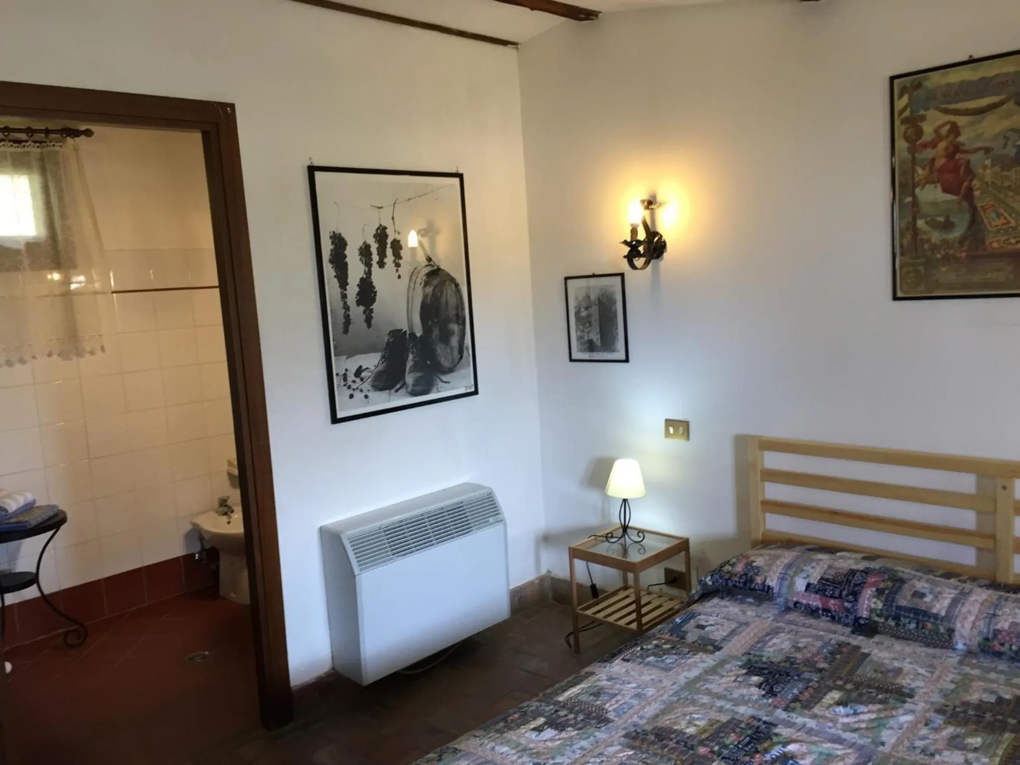 Decorative detail, Bed in Agriturismo Monte Due Torri