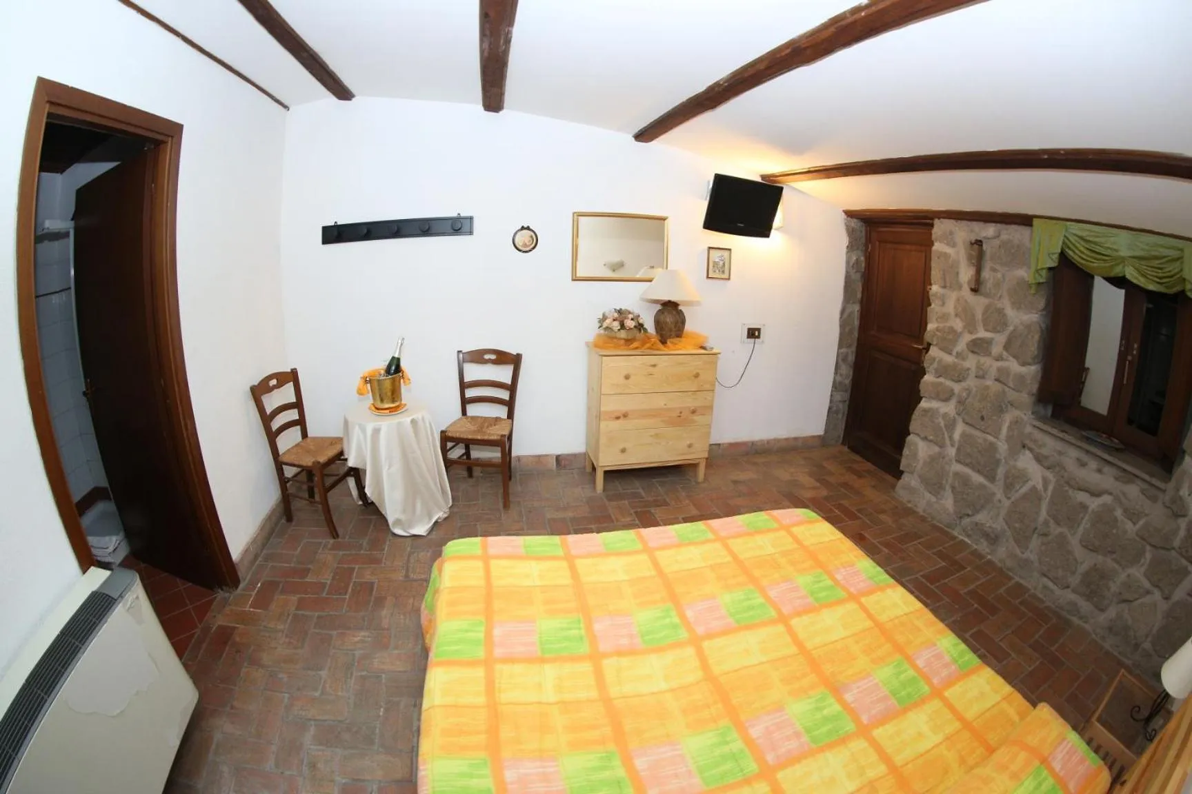 Property building, Bed in Agriturismo Monte Due Torri