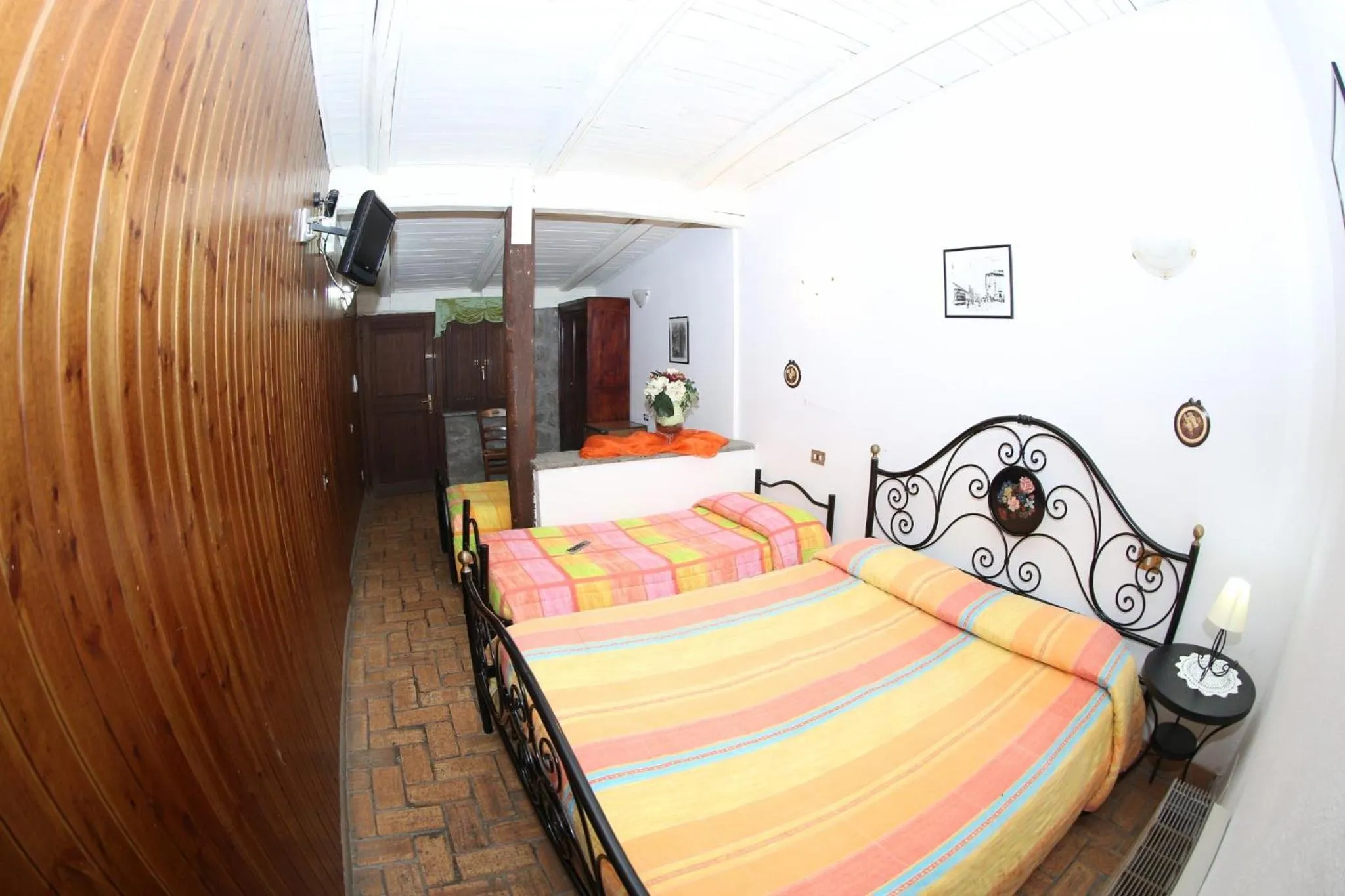 Property building, Bed in Agriturismo Monte Due Torri