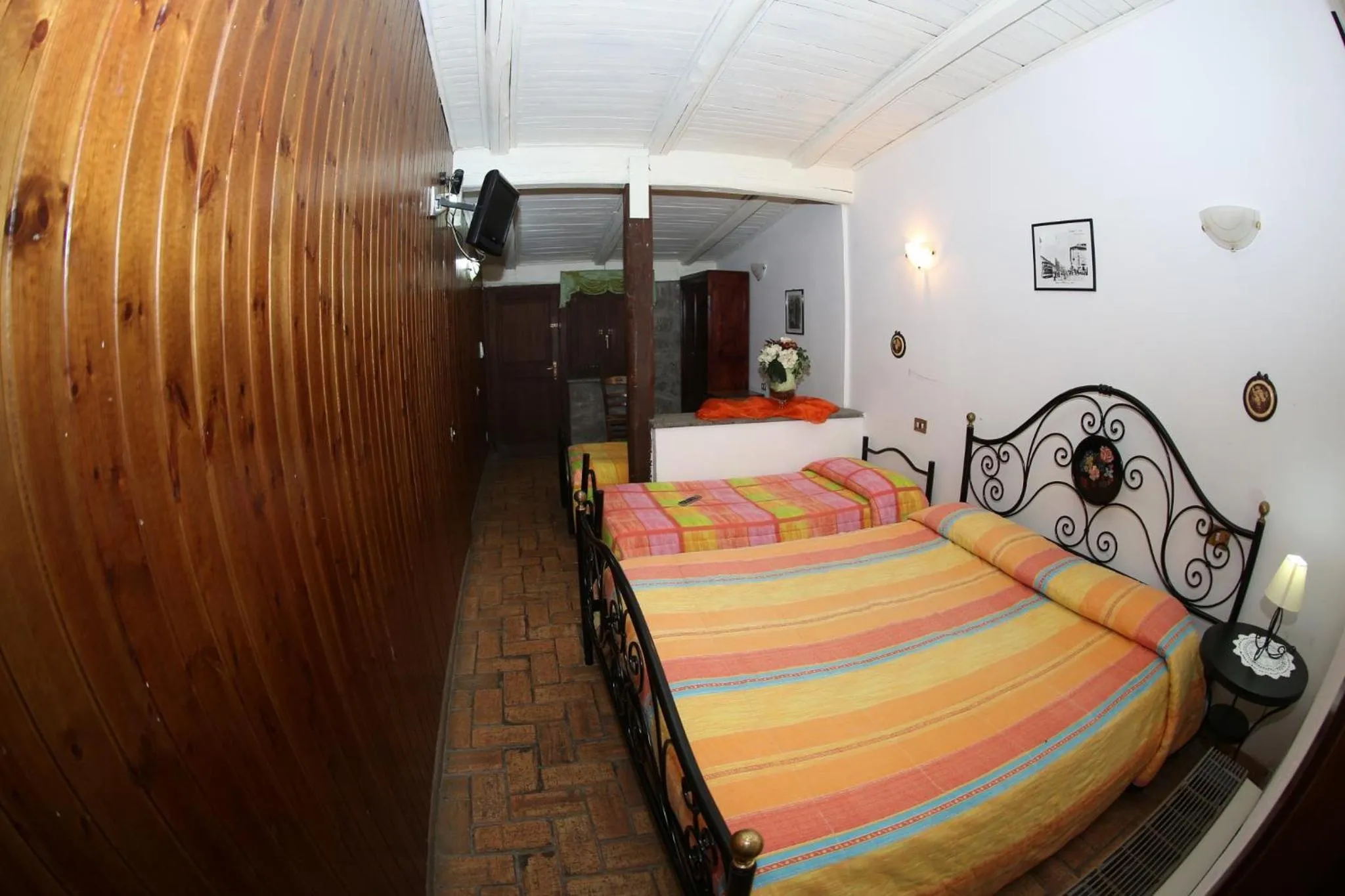 Property building, Bed in Agriturismo Monte Due Torri