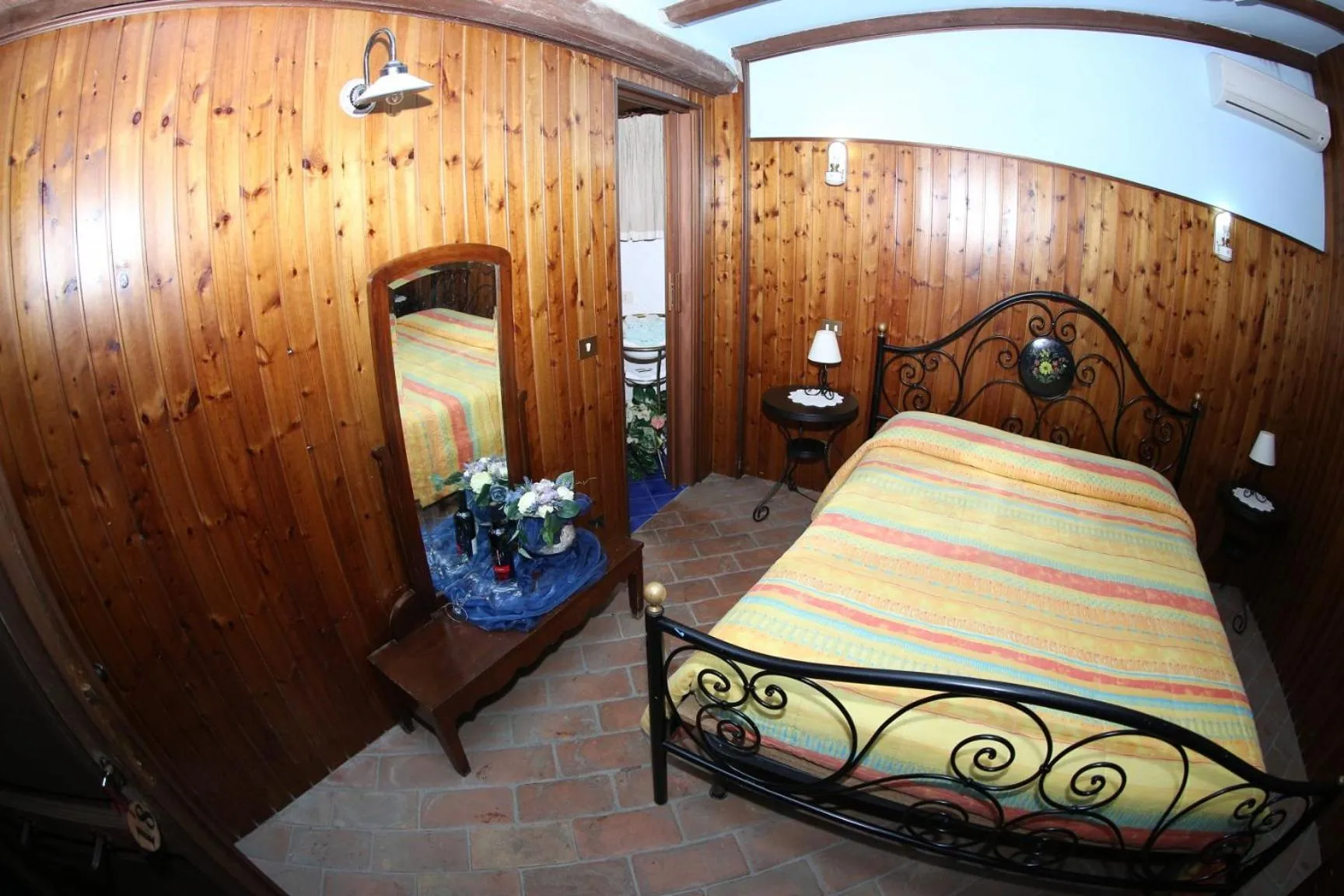 Property building, Bed in Agriturismo Monte Due Torri