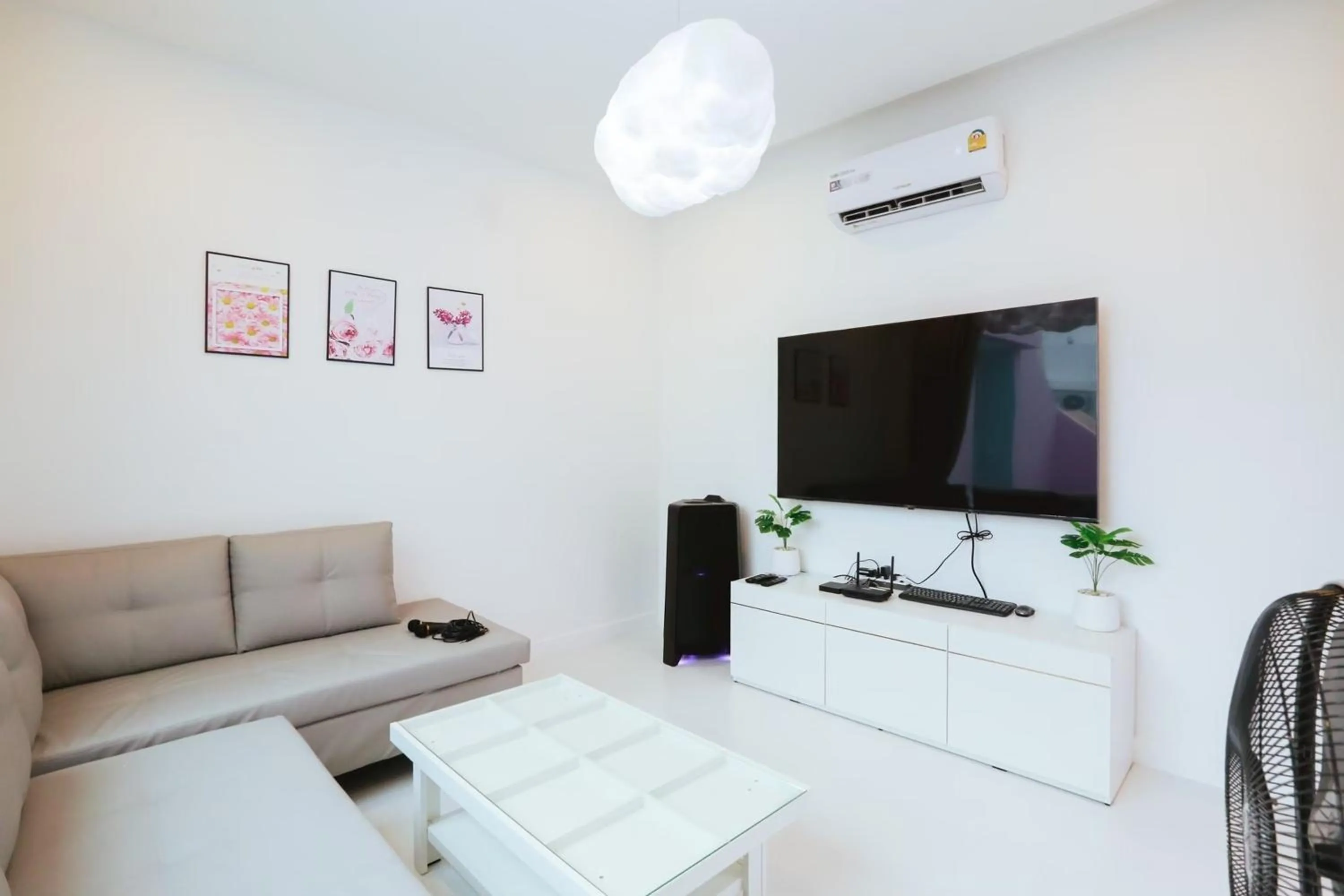 Communal lounge/ TV room in The Modern Pool Villa Hua Hin