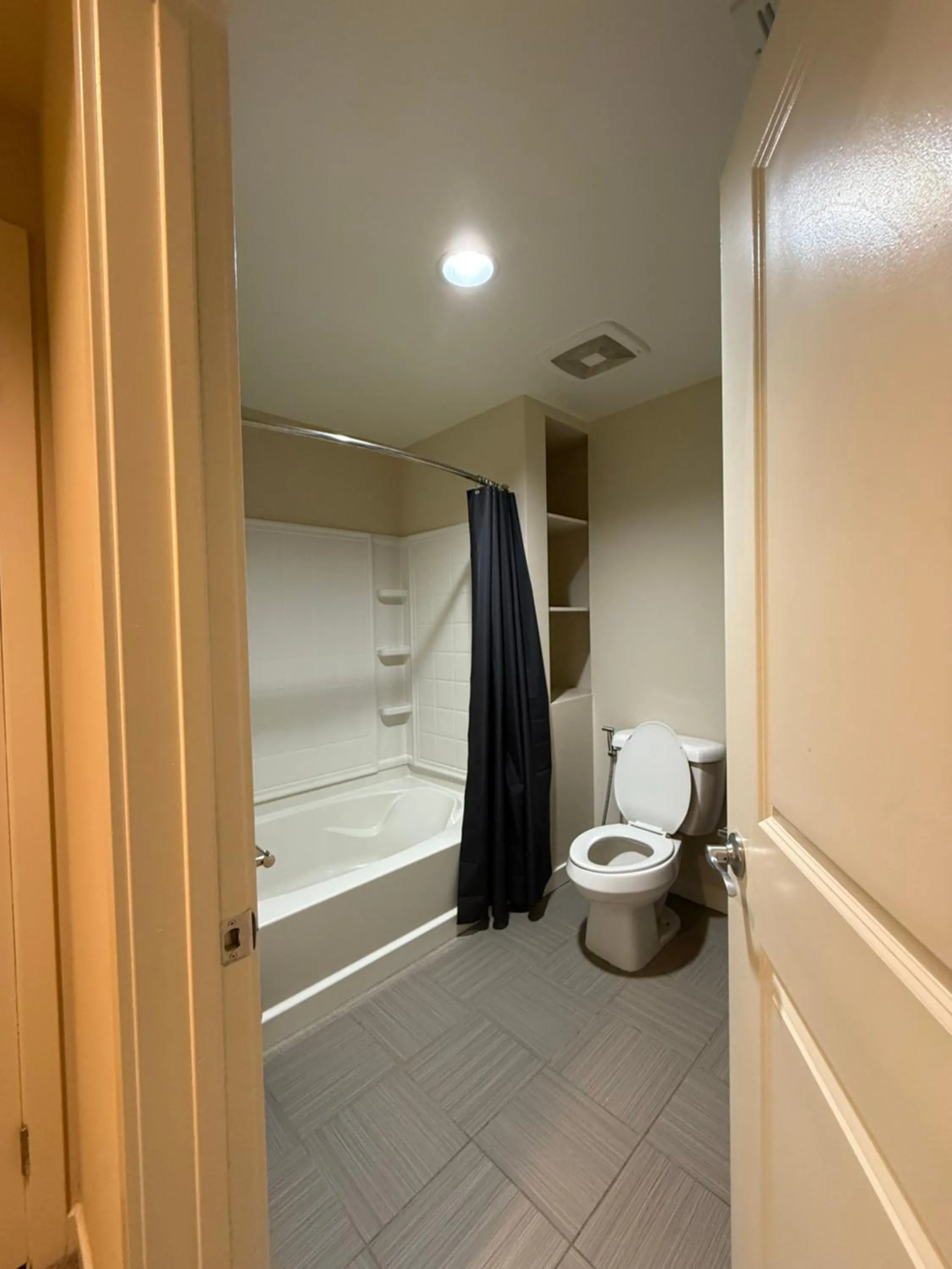 Wilshire La Brea Apartments