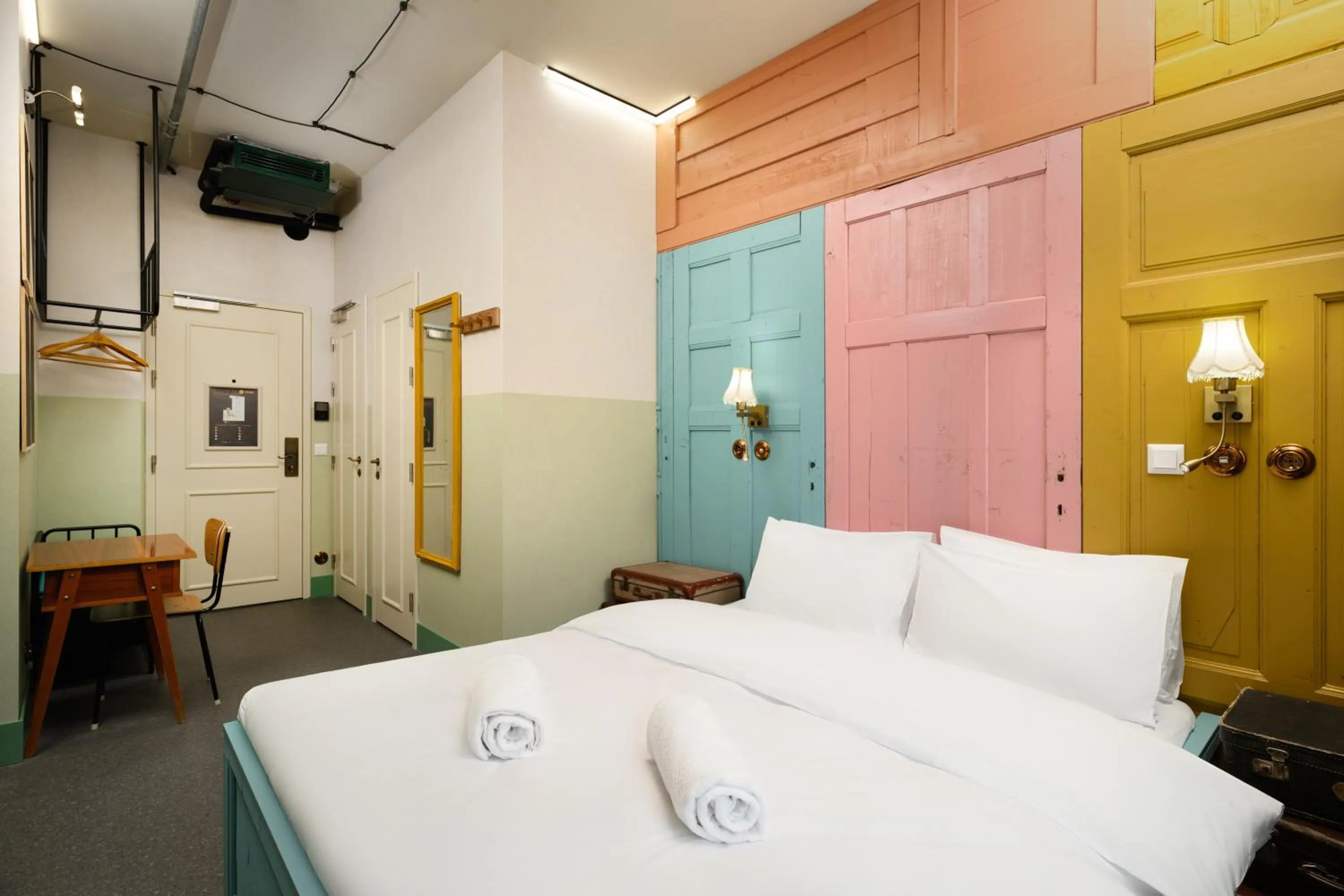 Photo of the whole room, Bed in JO&JOE Budapest