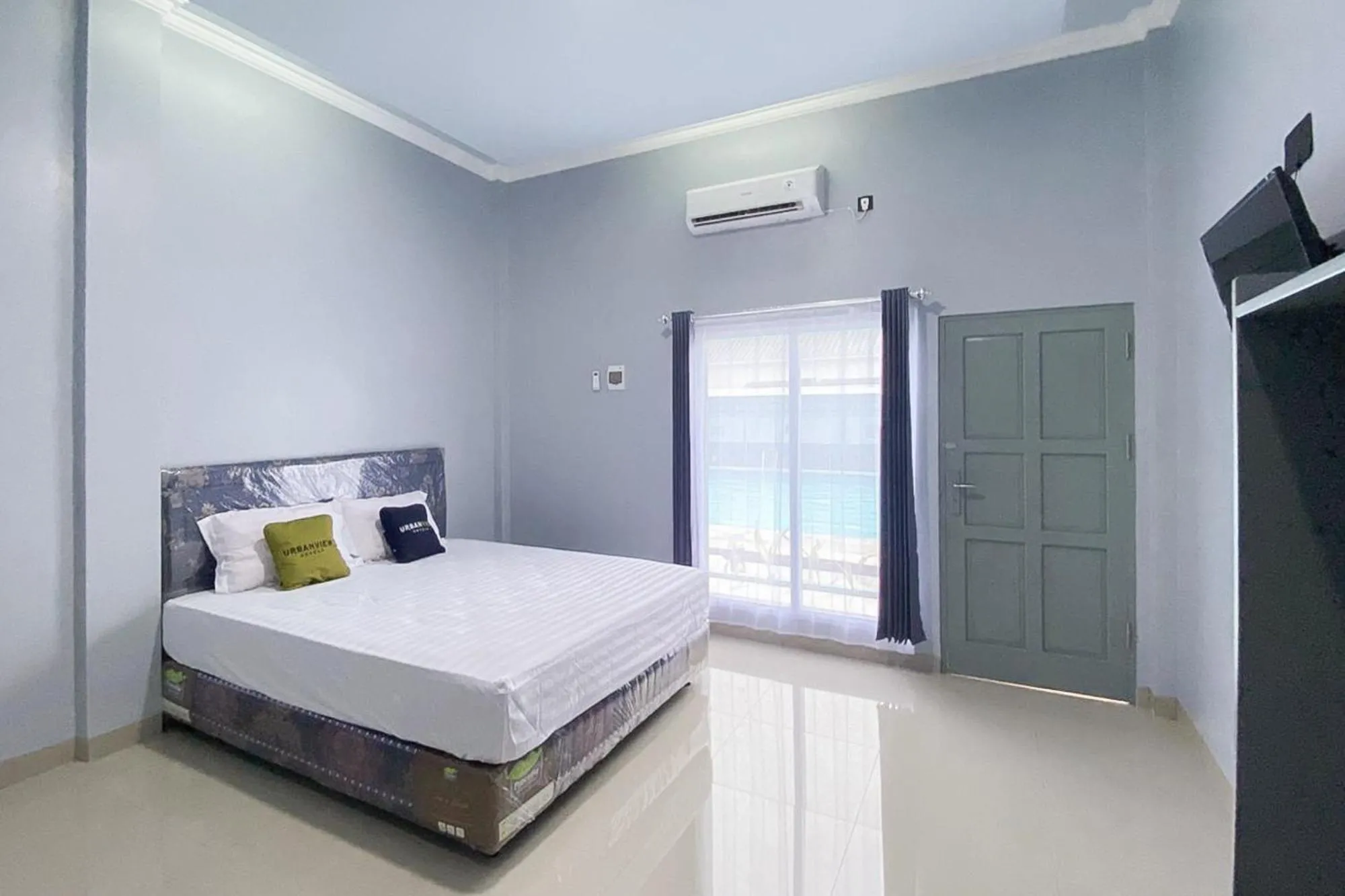 Bedroom, Bed in Urbanview Hotel Menteng Jaya GH Palangka Raya