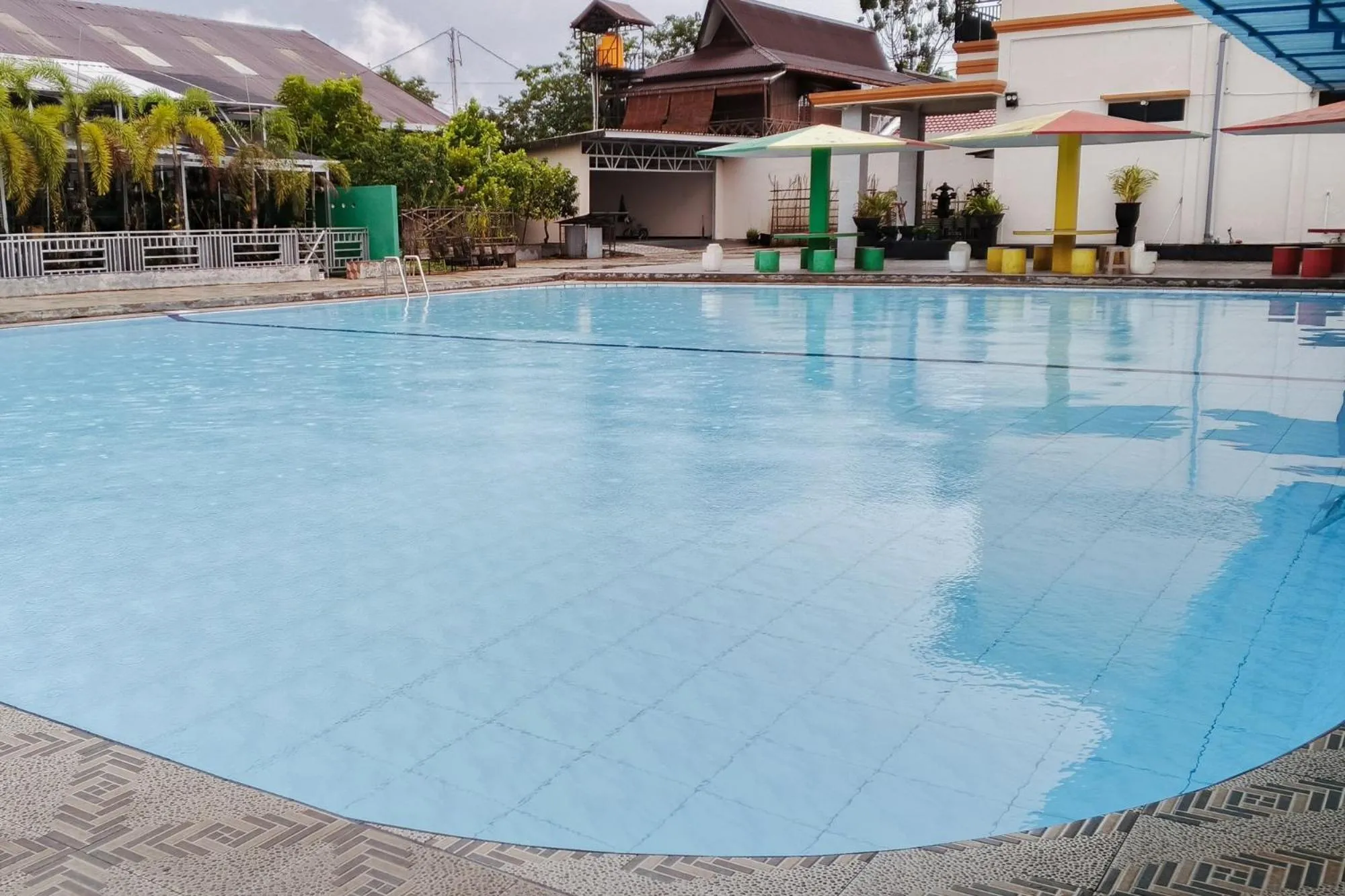 Swimming pool in Urbanview Hotel Menteng Jaya GH Palangka Raya