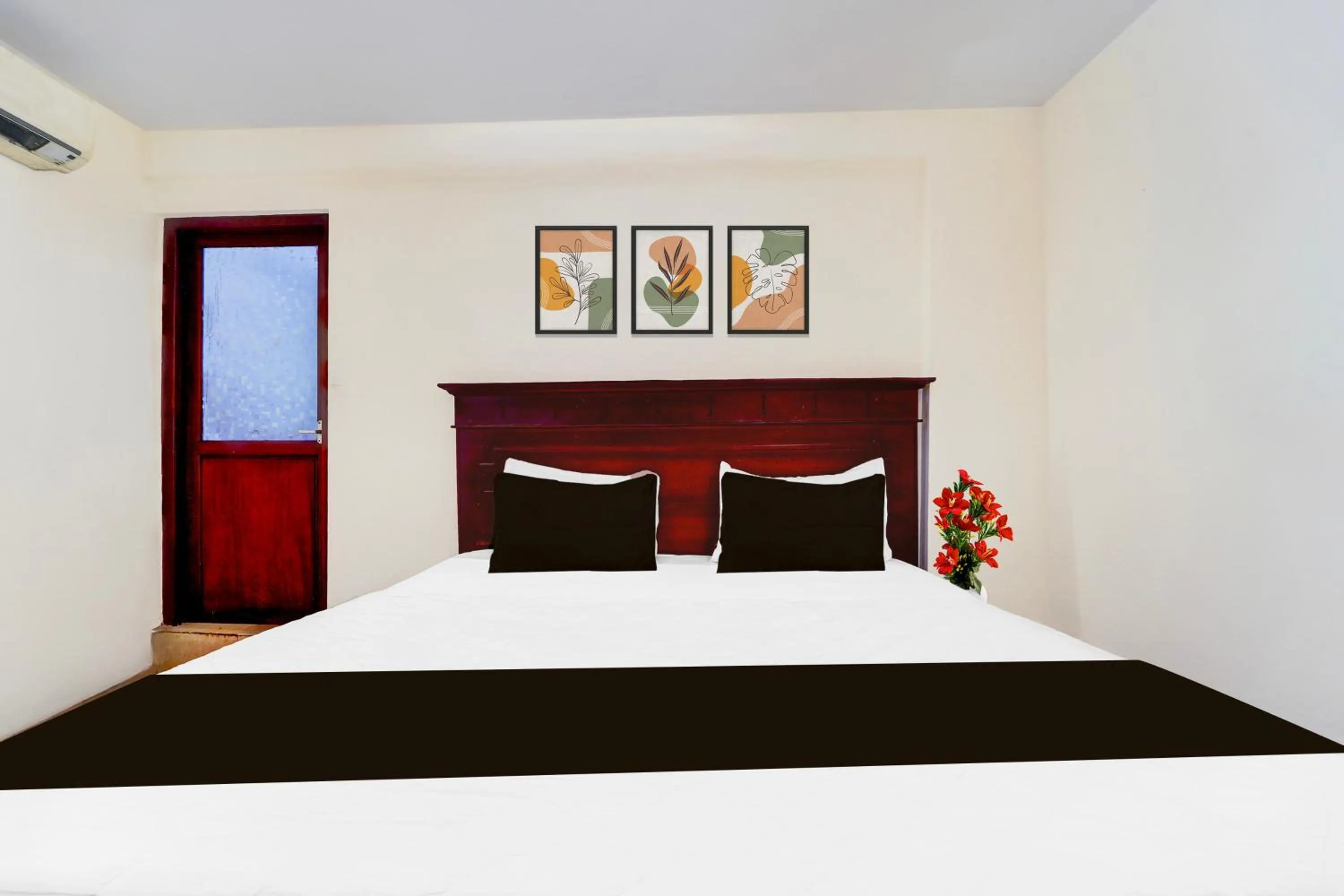 Bedroom, Bed in Super Hotel O DH Road Ernakulam
