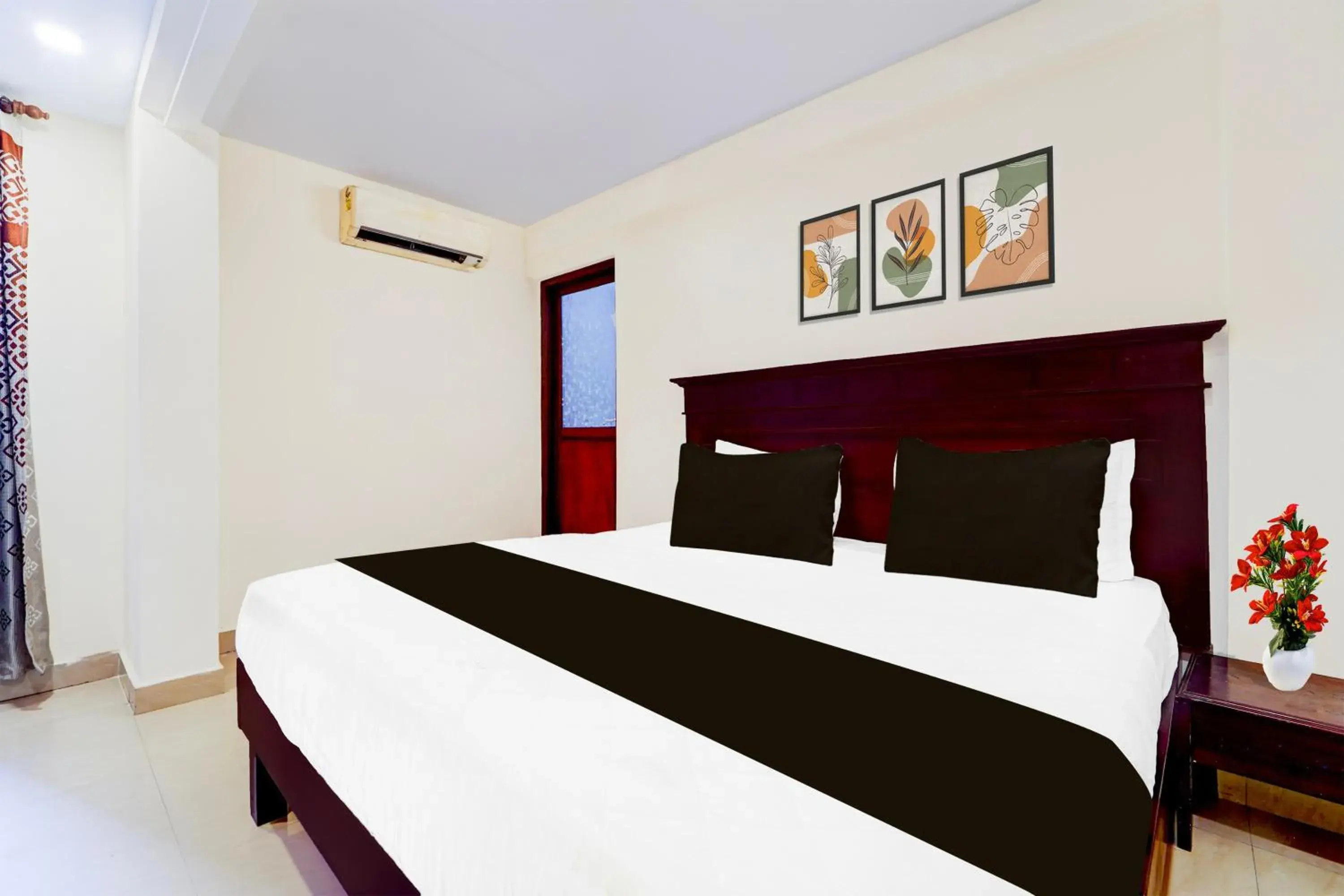 Bedroom, Bed in Hotel O DH Road Ernakulam Bedroom, Bed in Hotel O DH Road Ernakulam