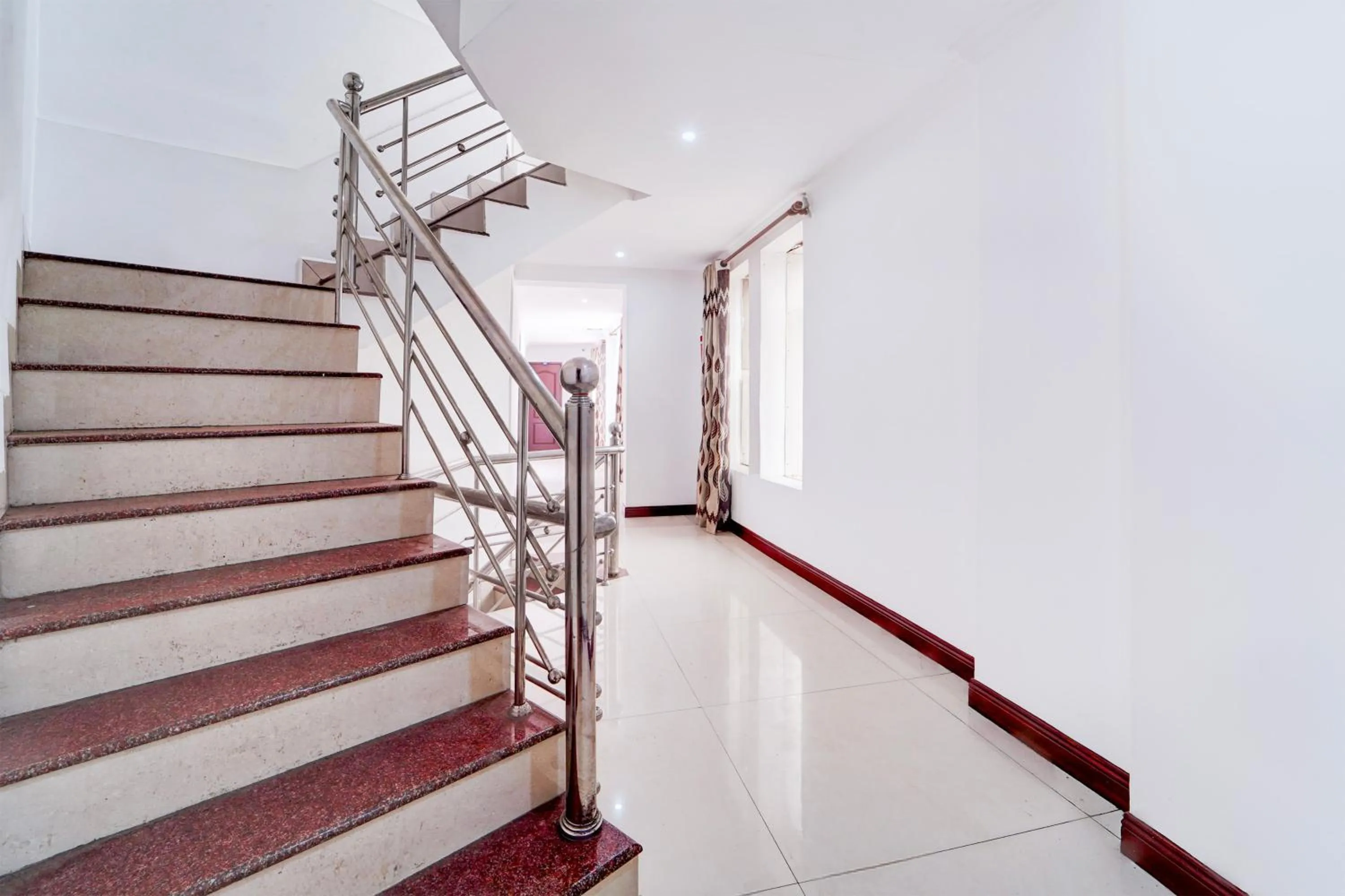 Lobby or reception in Super Hotel O DH Road Ernakulam