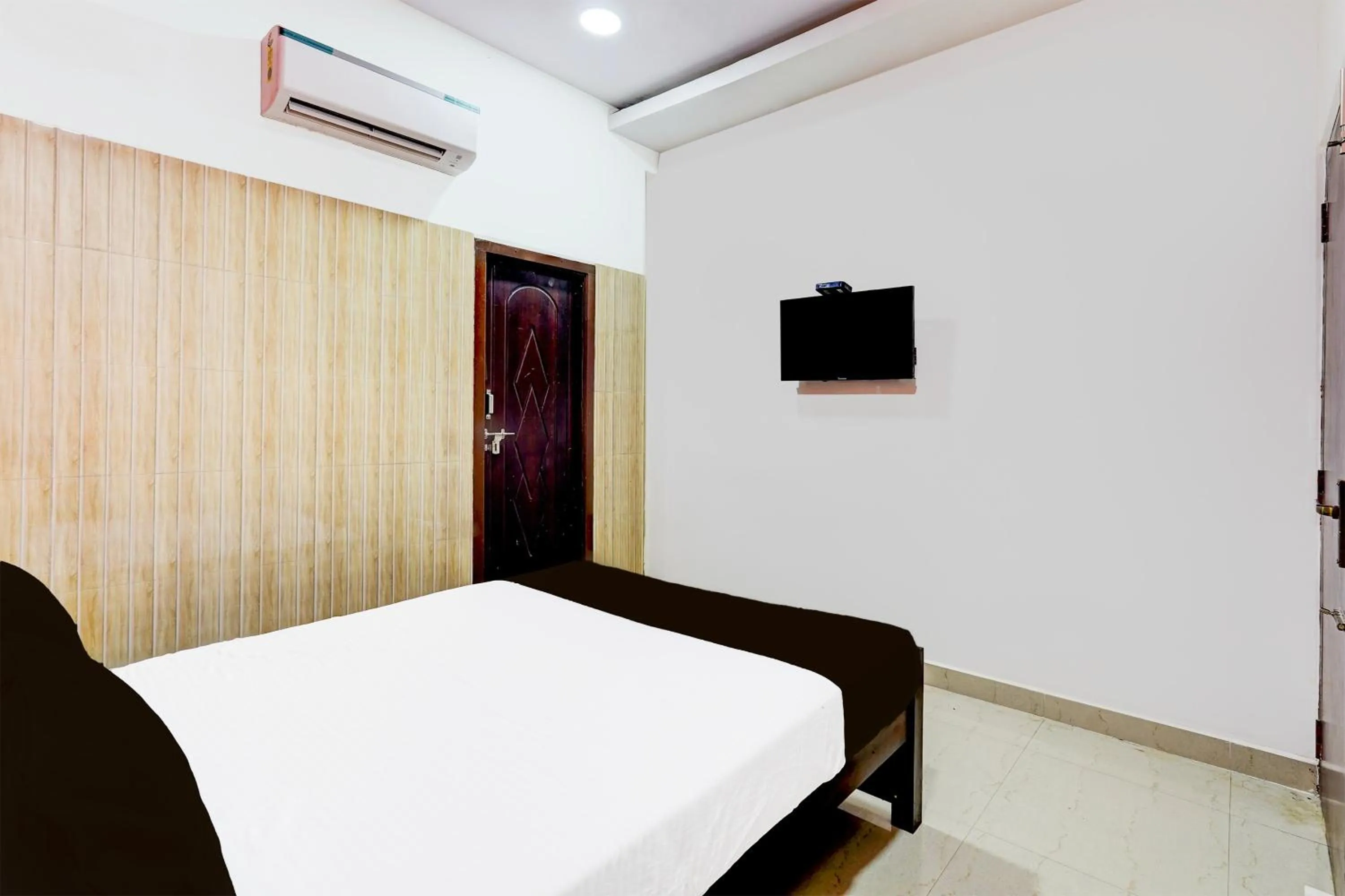 Bedroom, Bed in Super Collection O Kelambakkam Near Chettinad Hospital