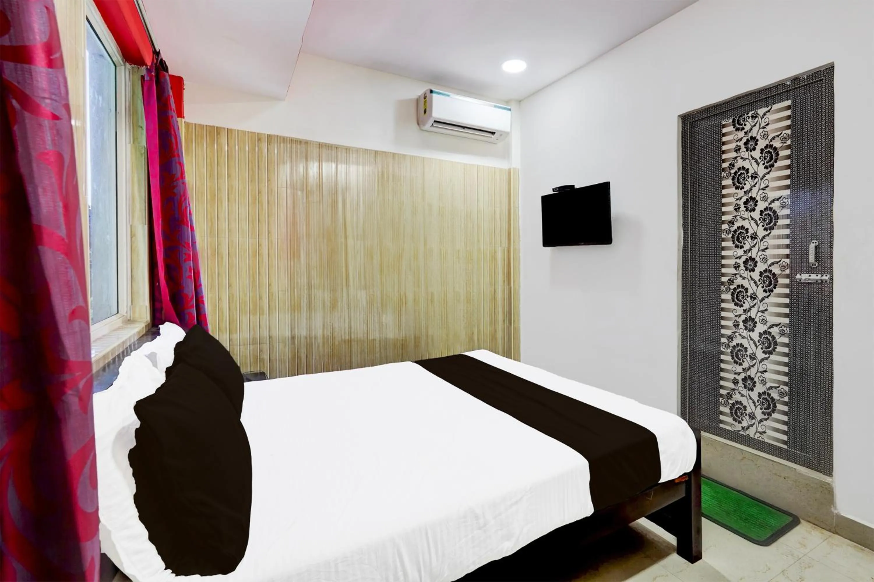 Bedroom, Bed in Super Collection O Kelambakkam Near Chettinad Hospital