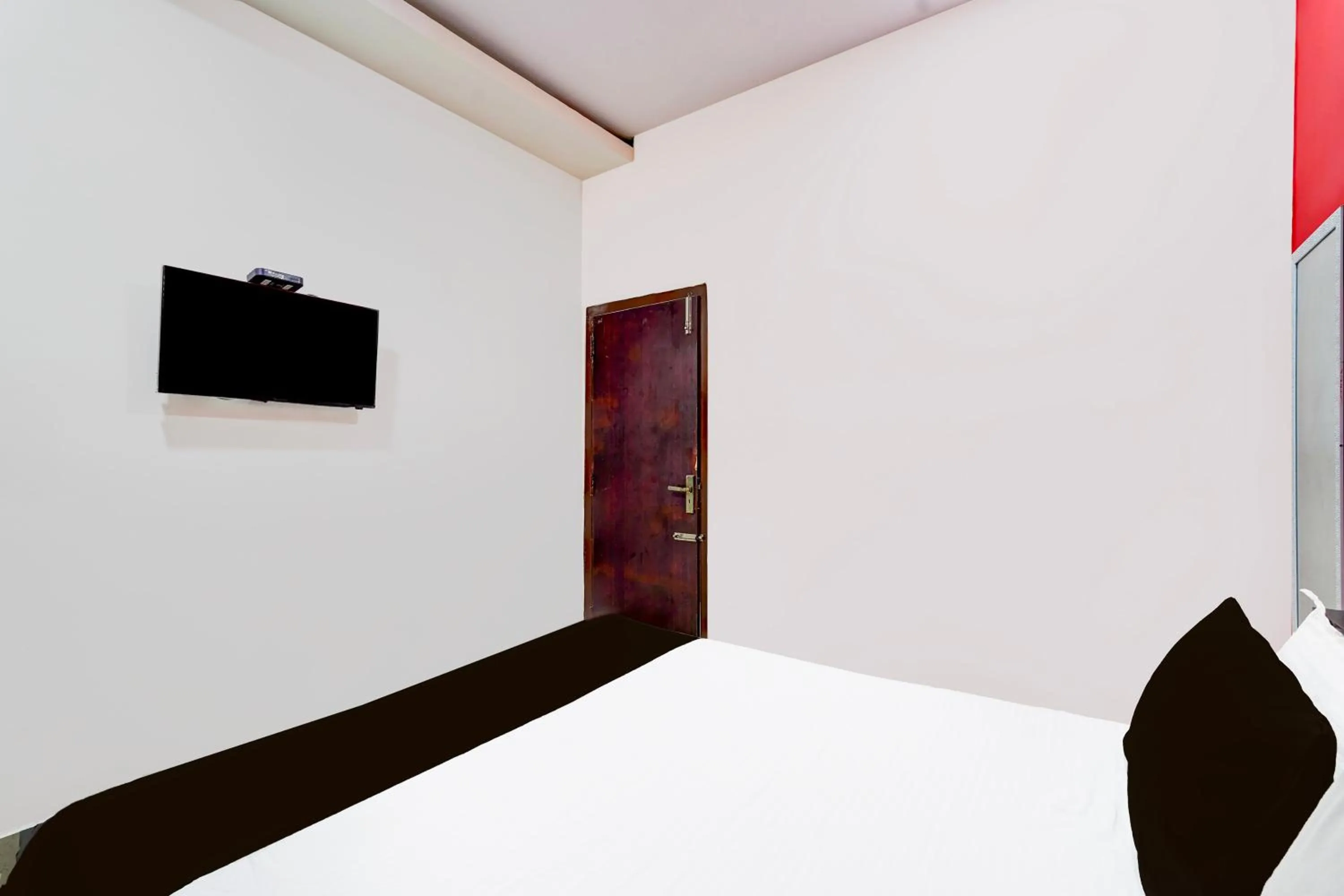 Bedroom, Bed in Super Collection O Kelambakkam Near Chettinad Hospital