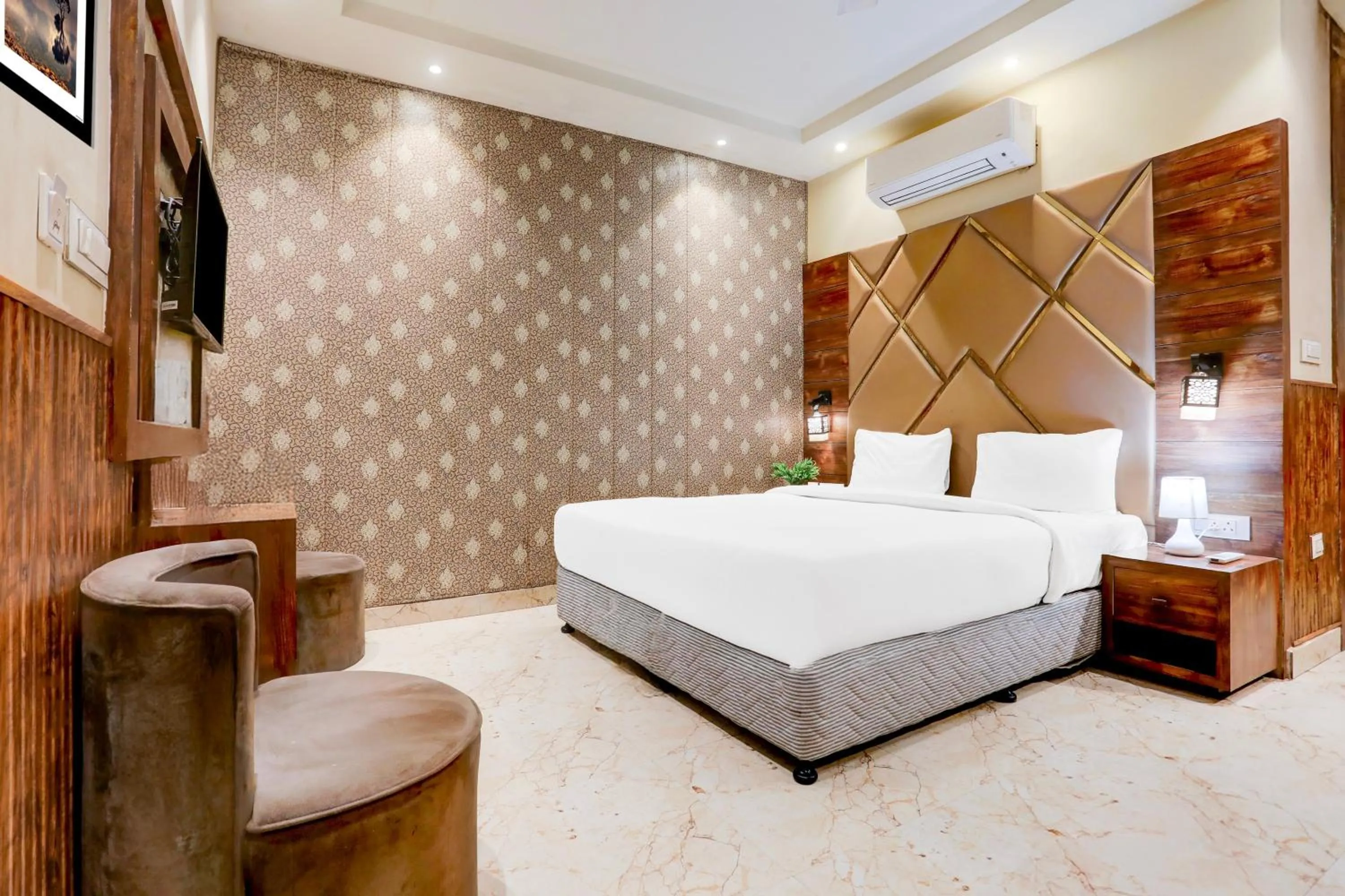 Palette by CheckIn Patliputra Colony Formerly The Aurum