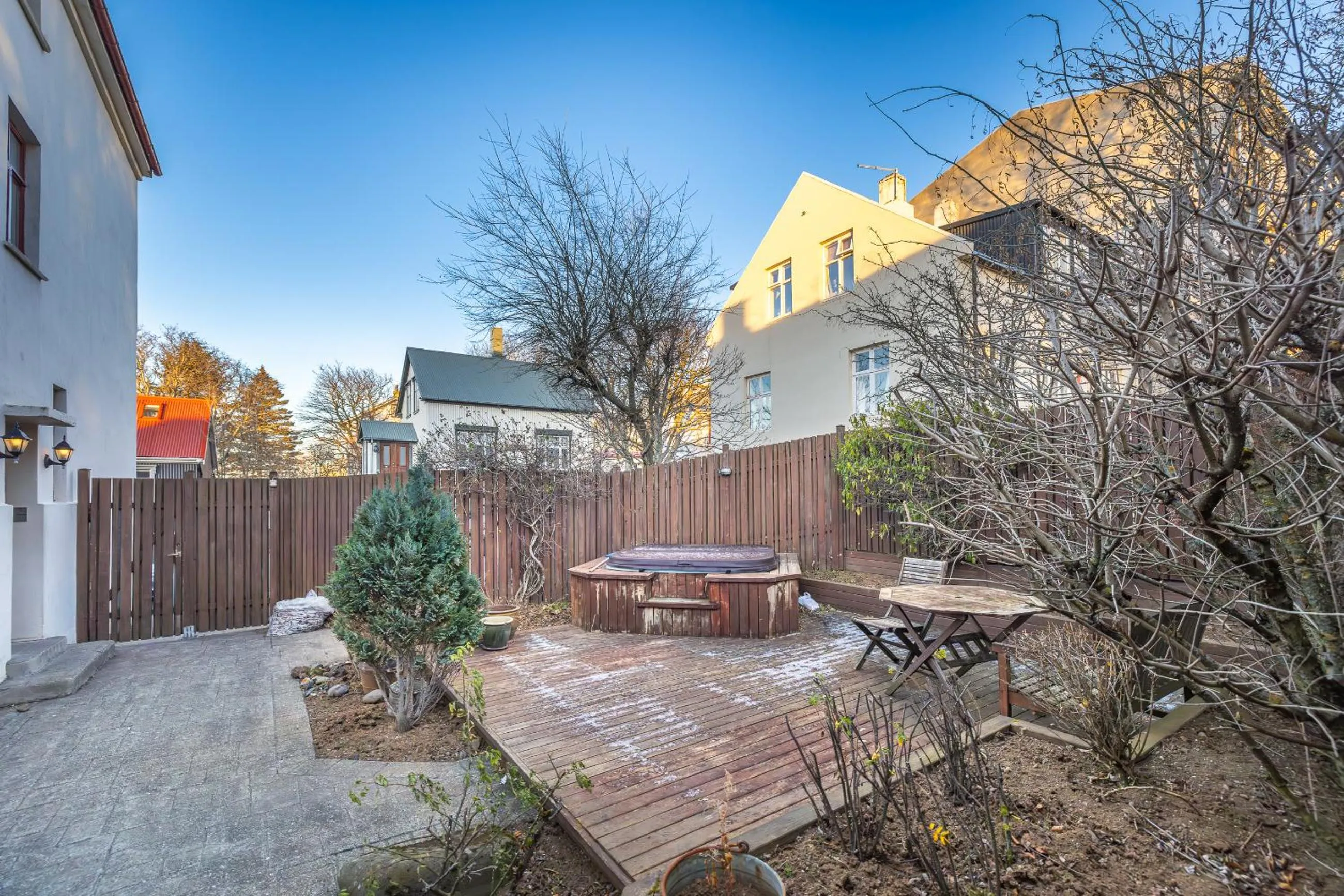 Garden in Downtown Reykjavík Baldursbrá Guesthouse