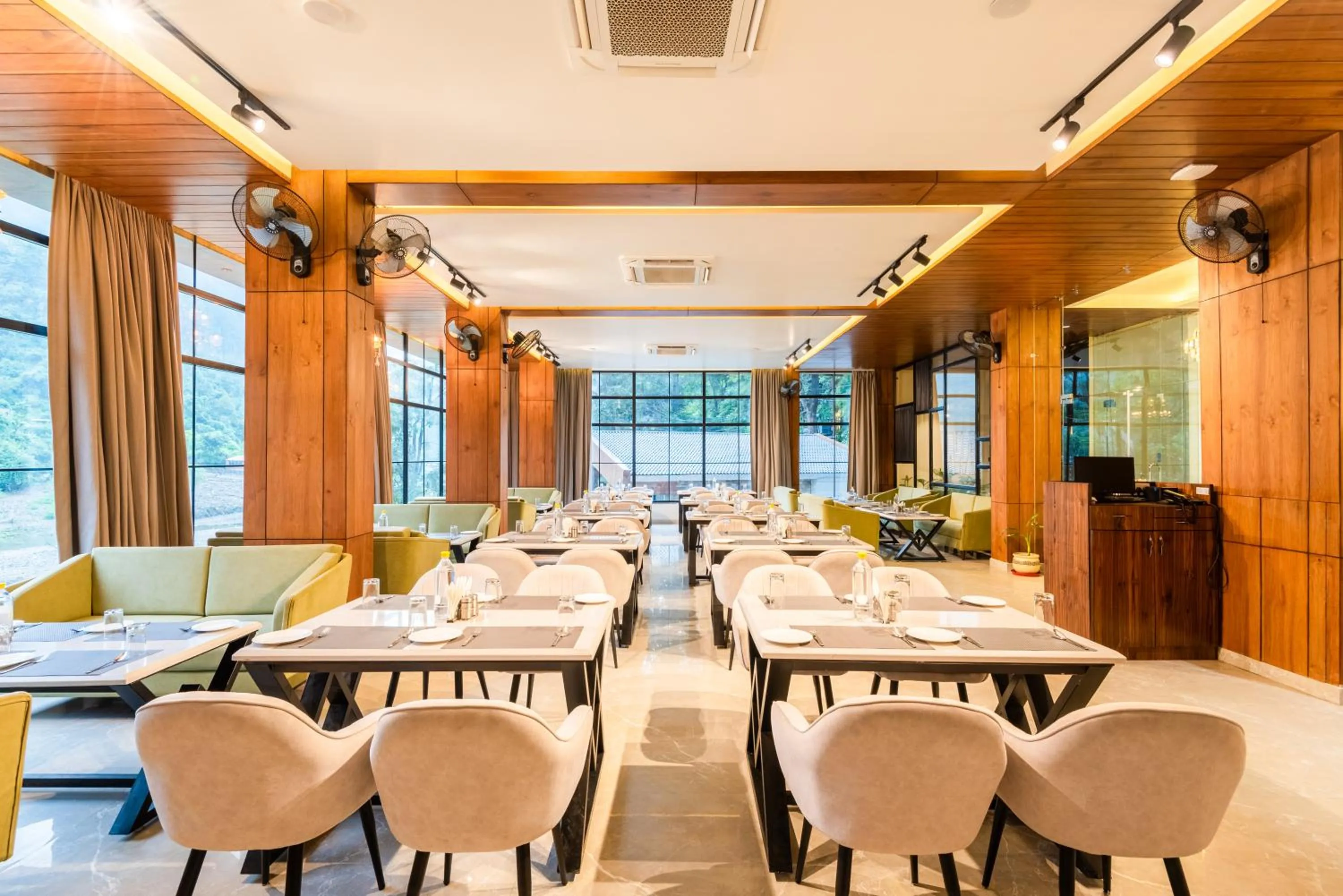 Restaurant/places to eat in DLS Divine River Resort and Spa, Rishikesh