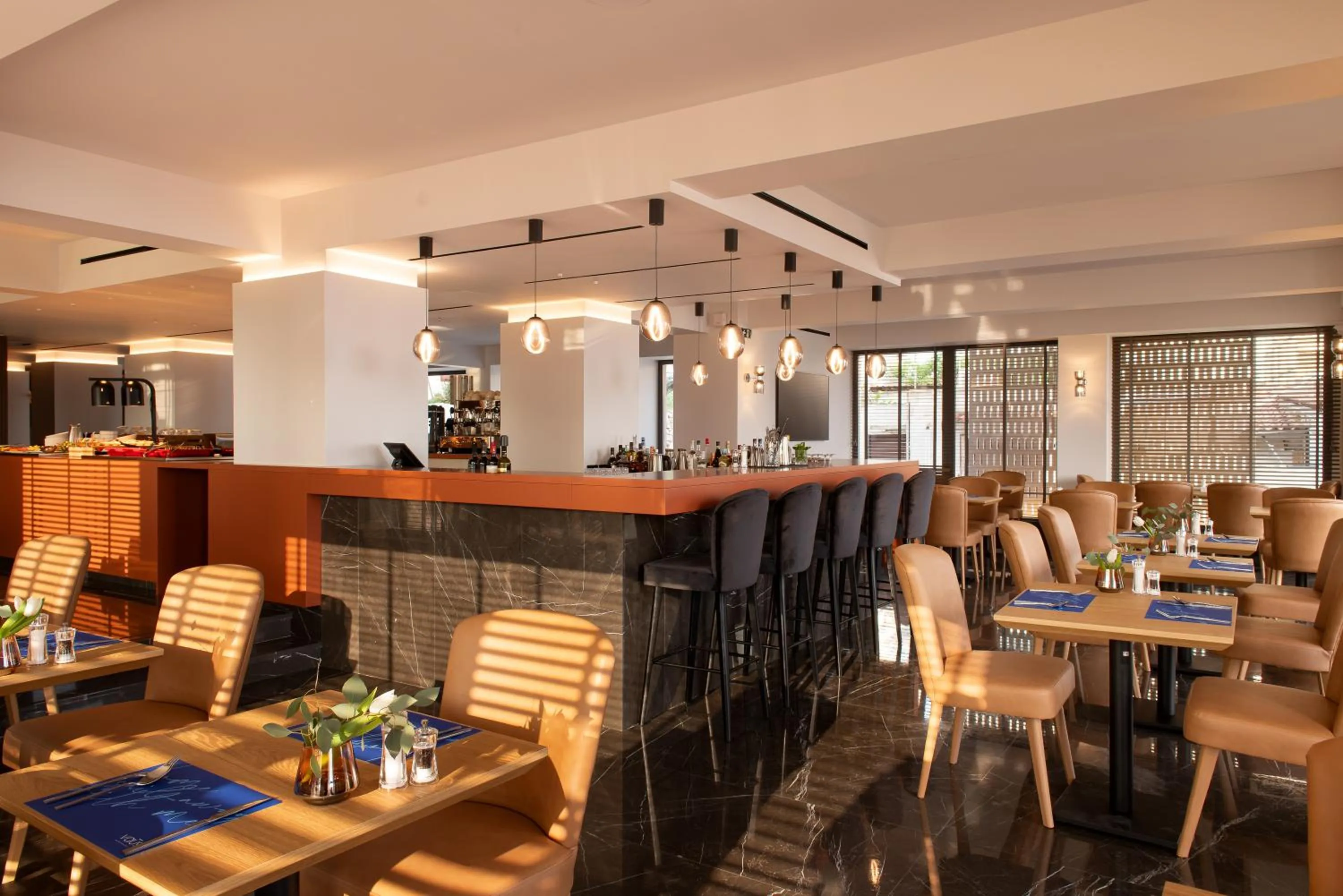 Restaurant/places to eat in Naus Hotel