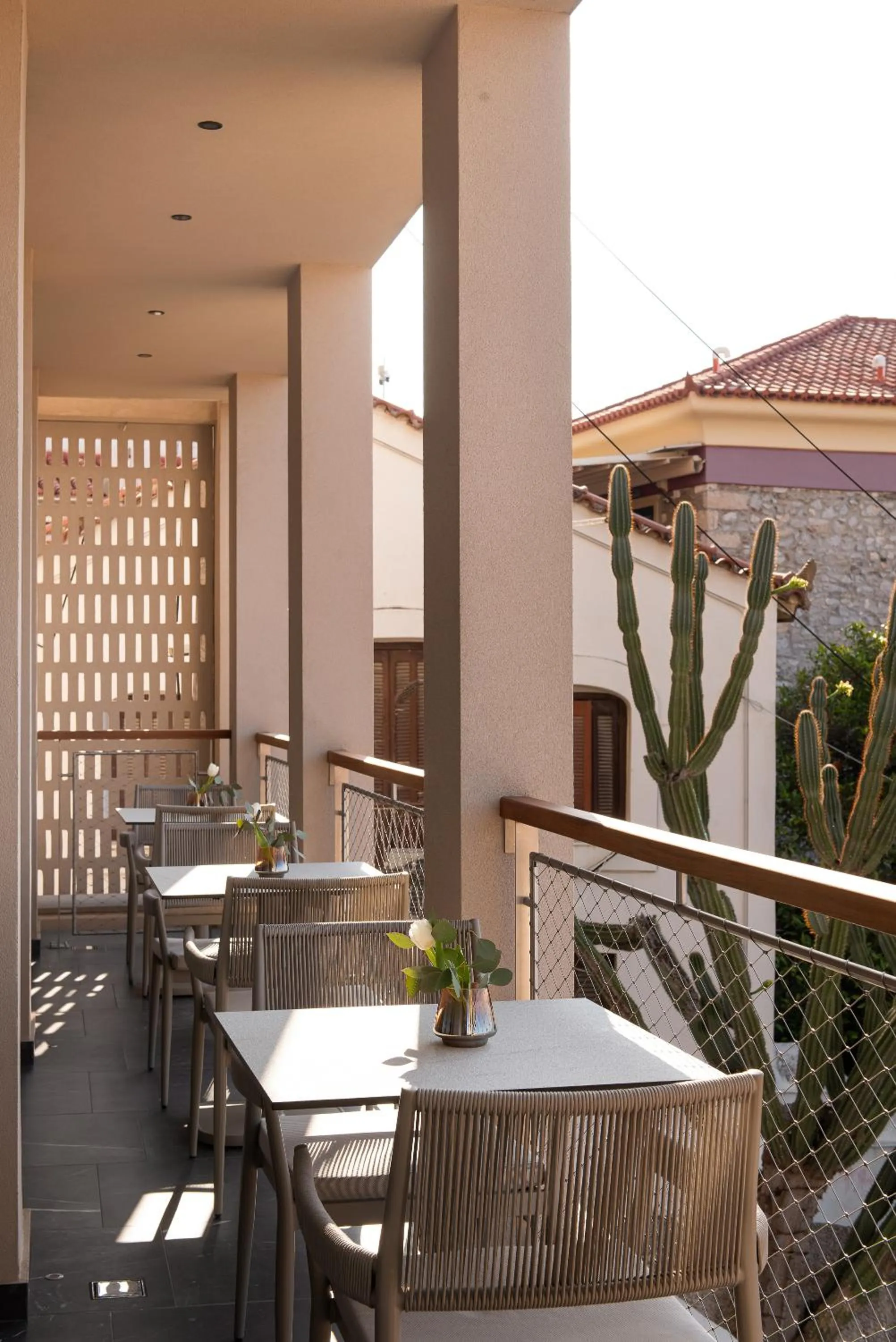 Restaurant/places to eat in Naus Hotel