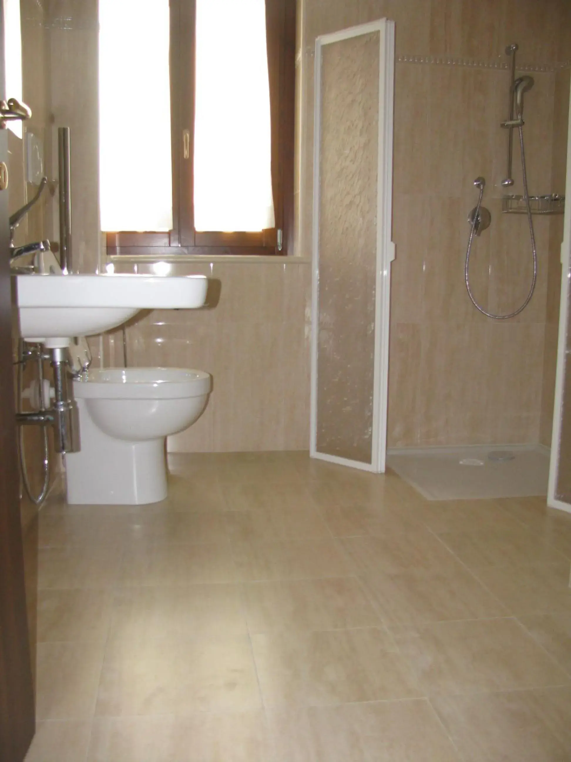 King Room - Disability Access in Hotel San Berardo King Room - Disability Access in Hotel San Berardo