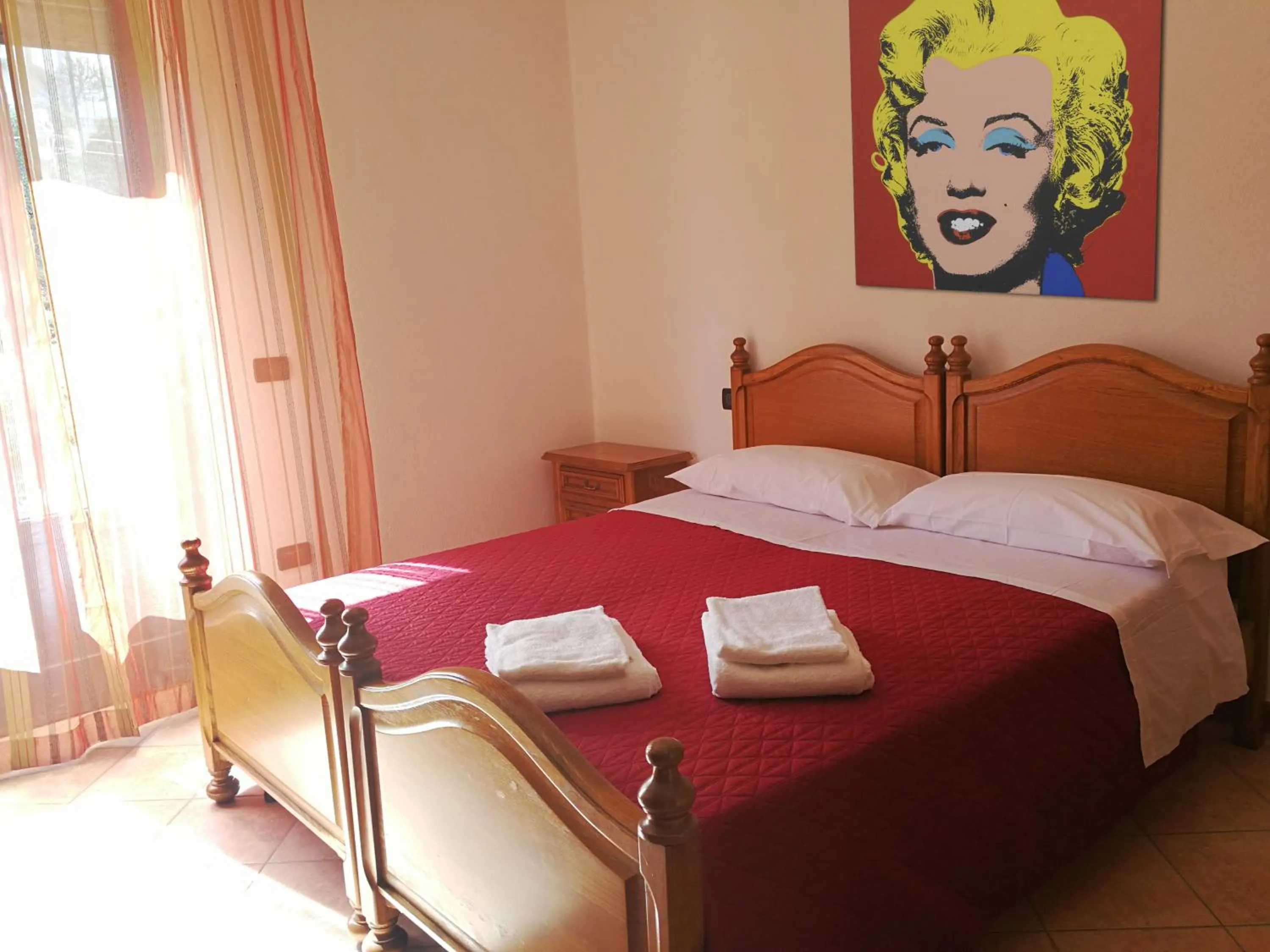 Photo of the whole room, Bed in Managheri Wine Bar