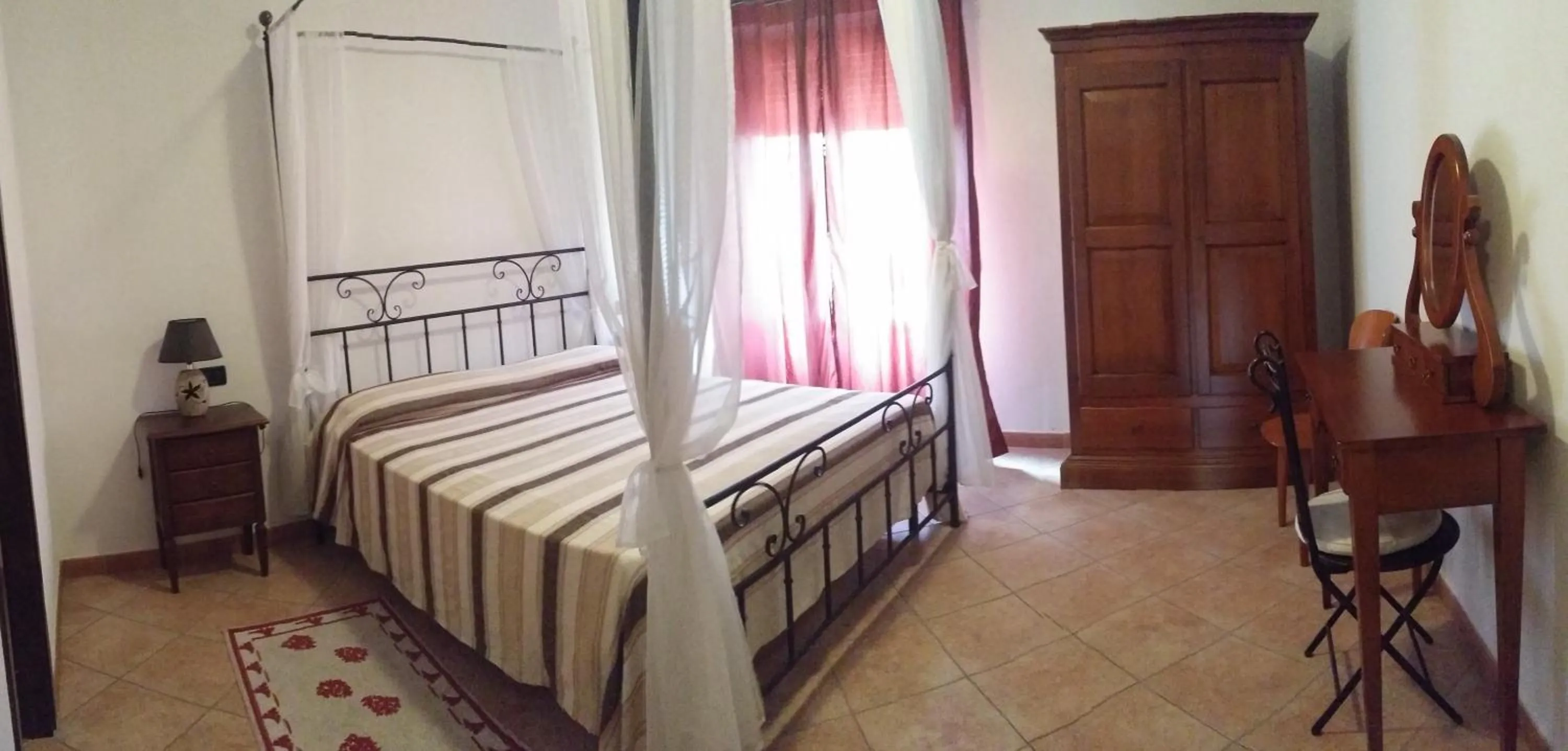 Photo of the whole room, Bed in Managheri Wine Bar
