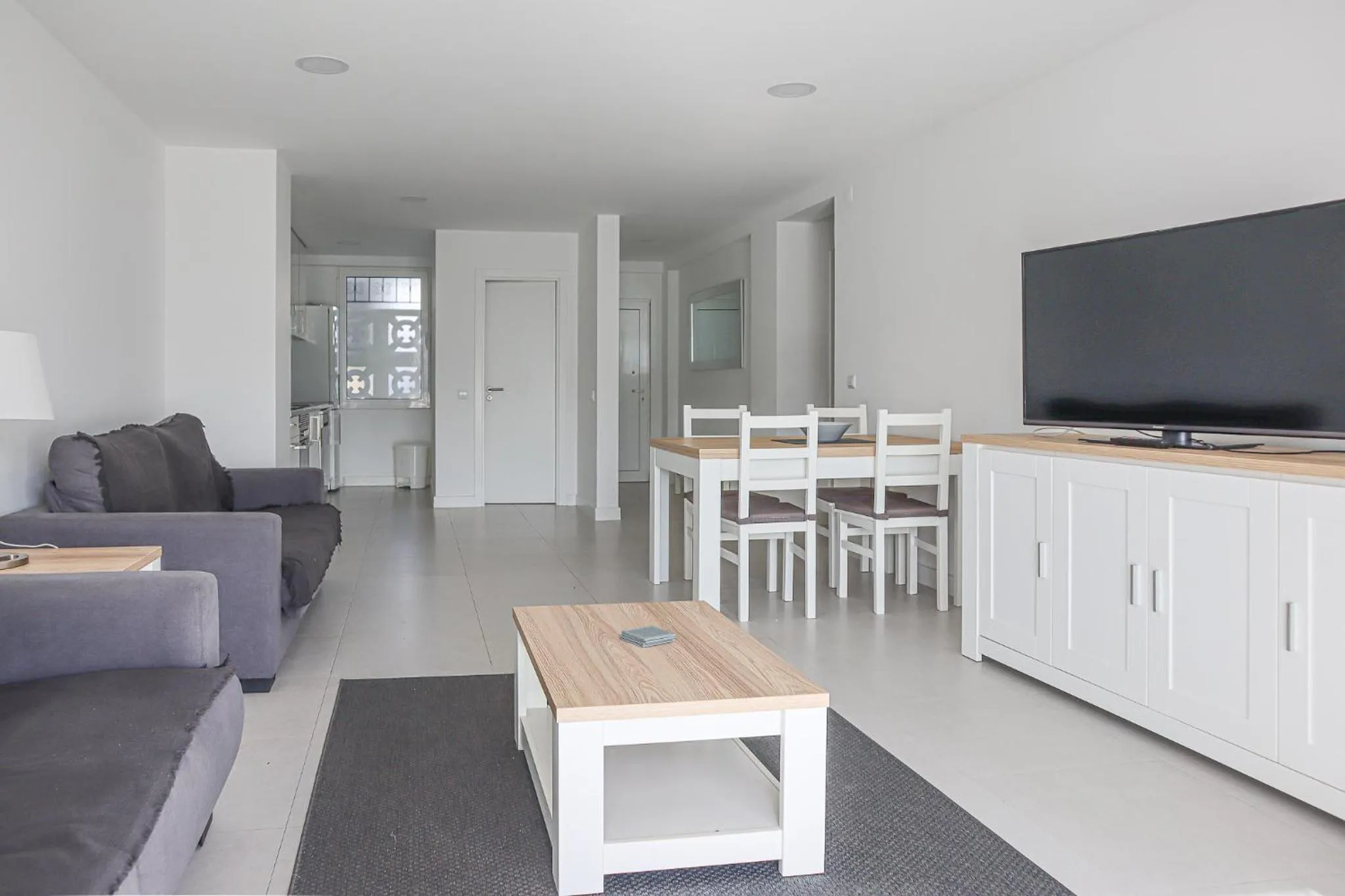 Communal lounge/ TV room in Solar dos Vilarinhos - By bedzy