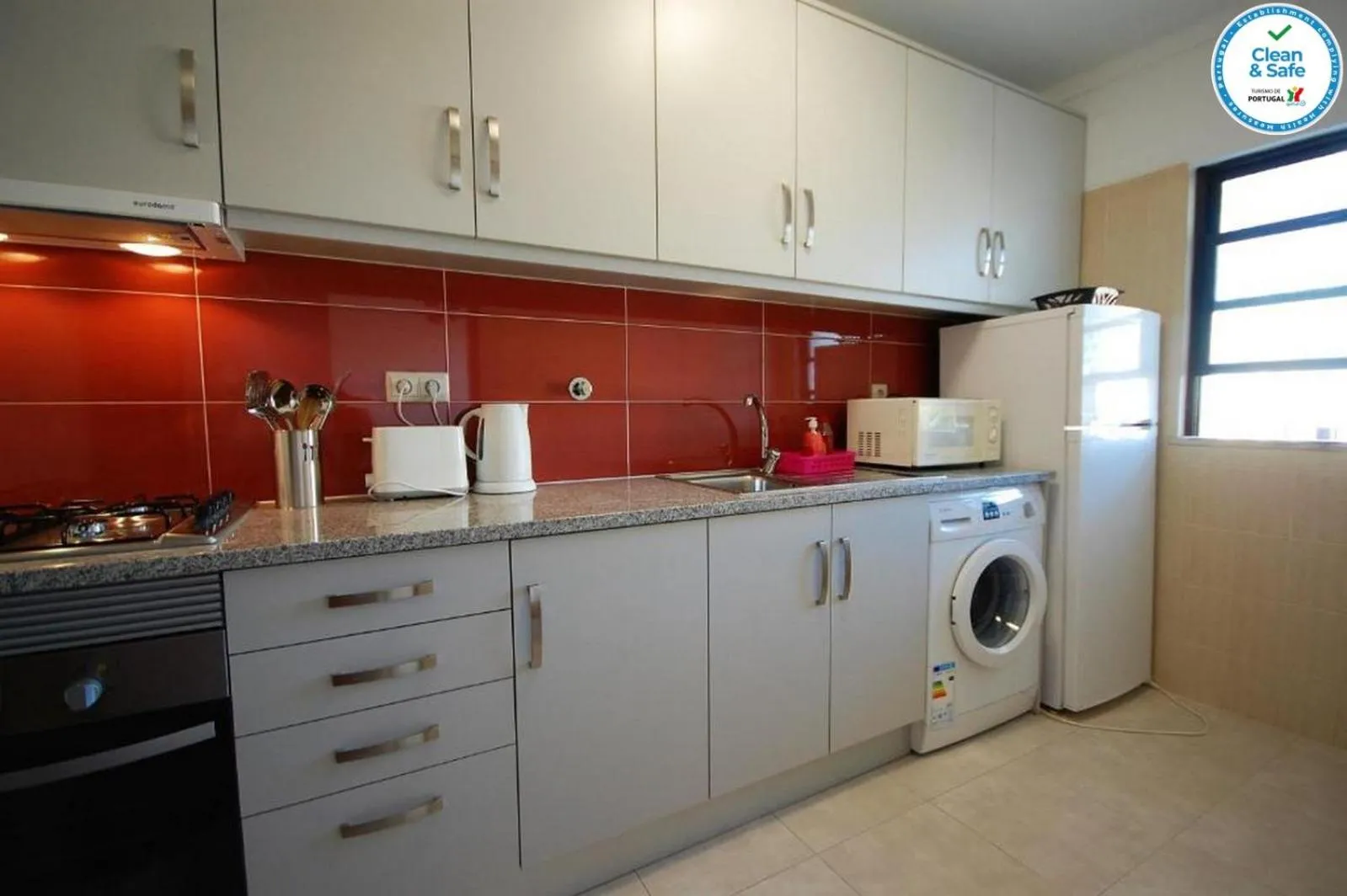 Kitchen or kitchenette in Solar dos Vilarinhos - By bedzy