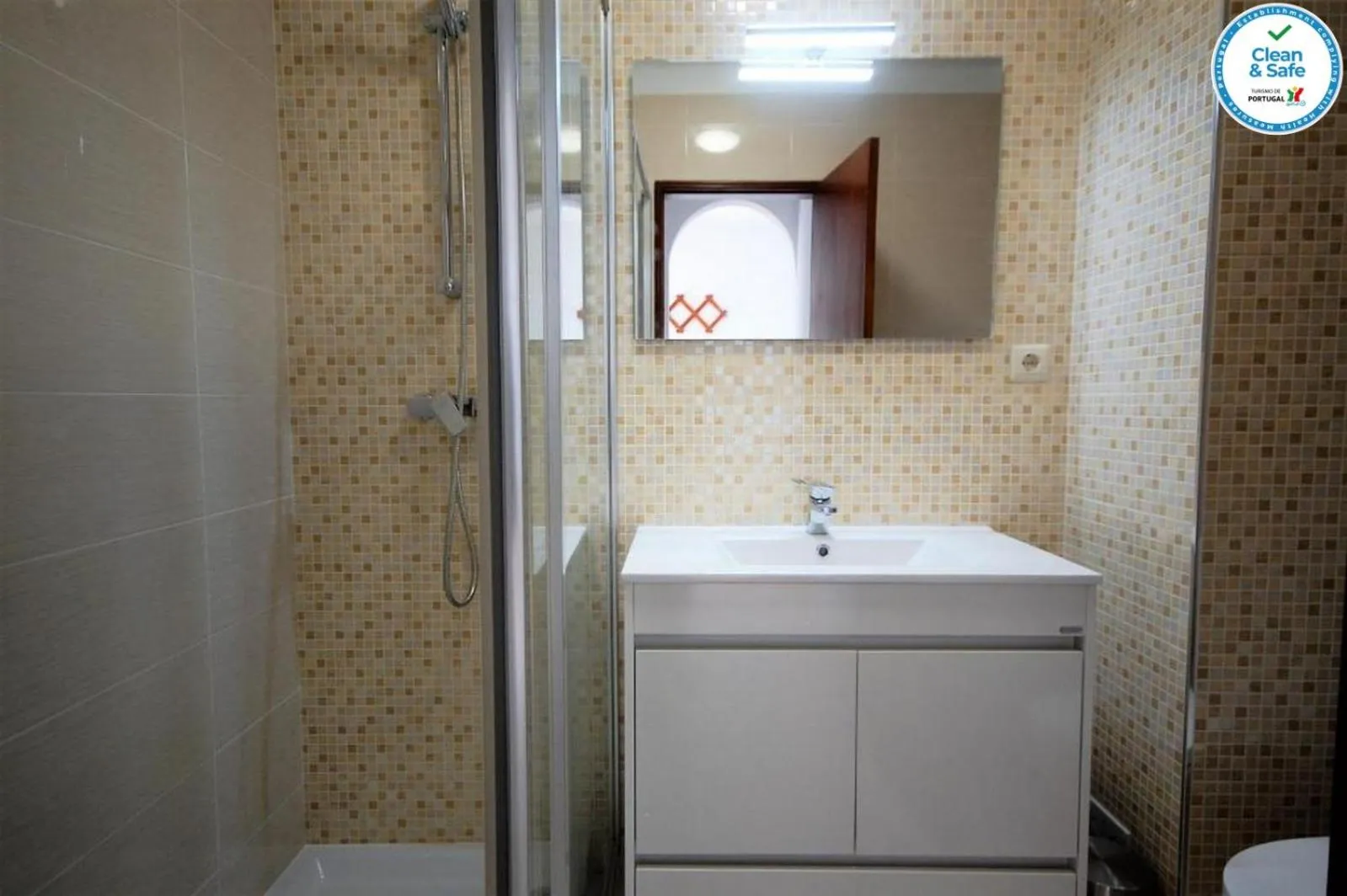 Shower in Solar dos Vilarinhos - By bedzy
