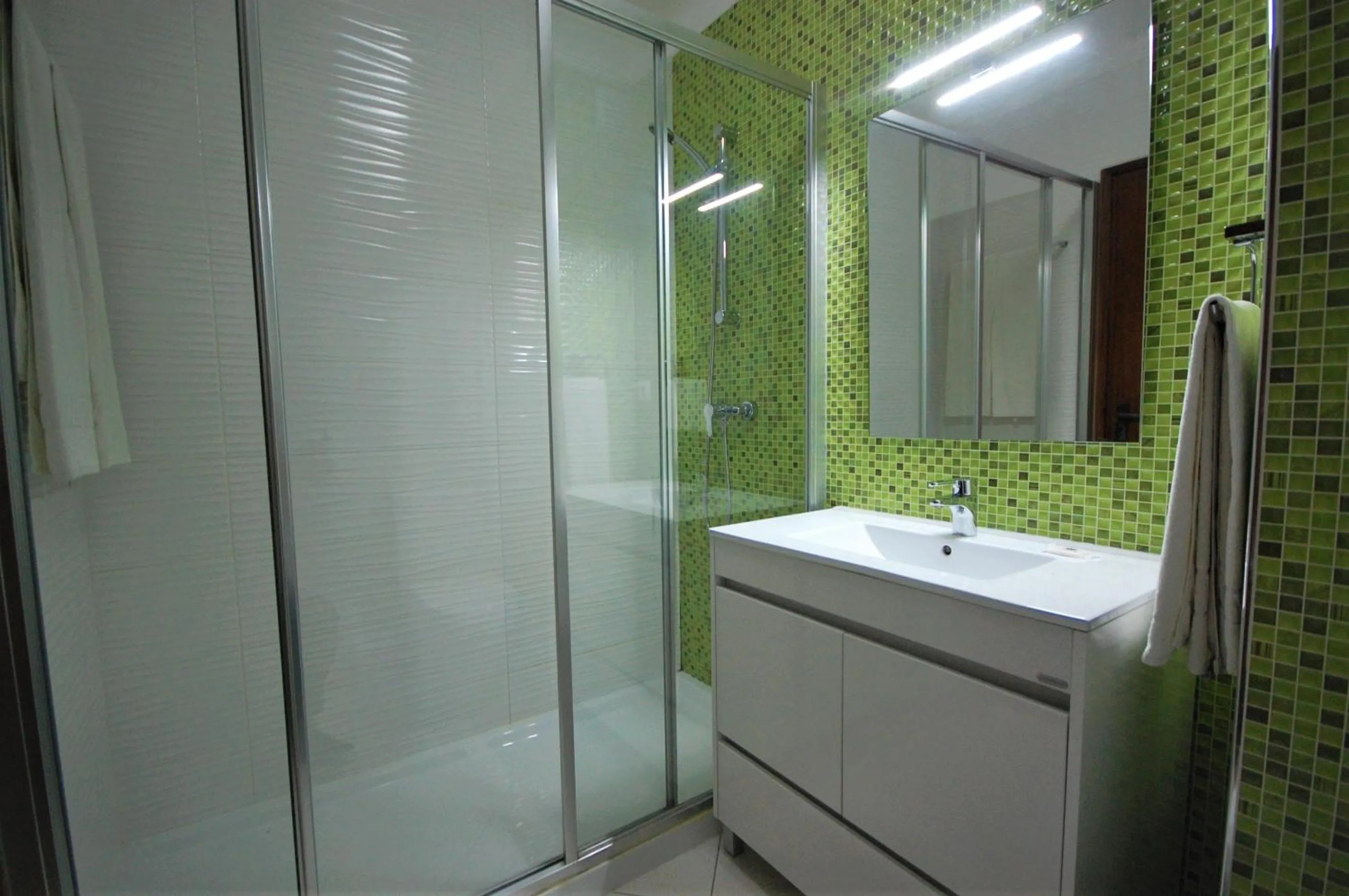 Bathroom in Solar dos Vilarinhos - By bedzy
