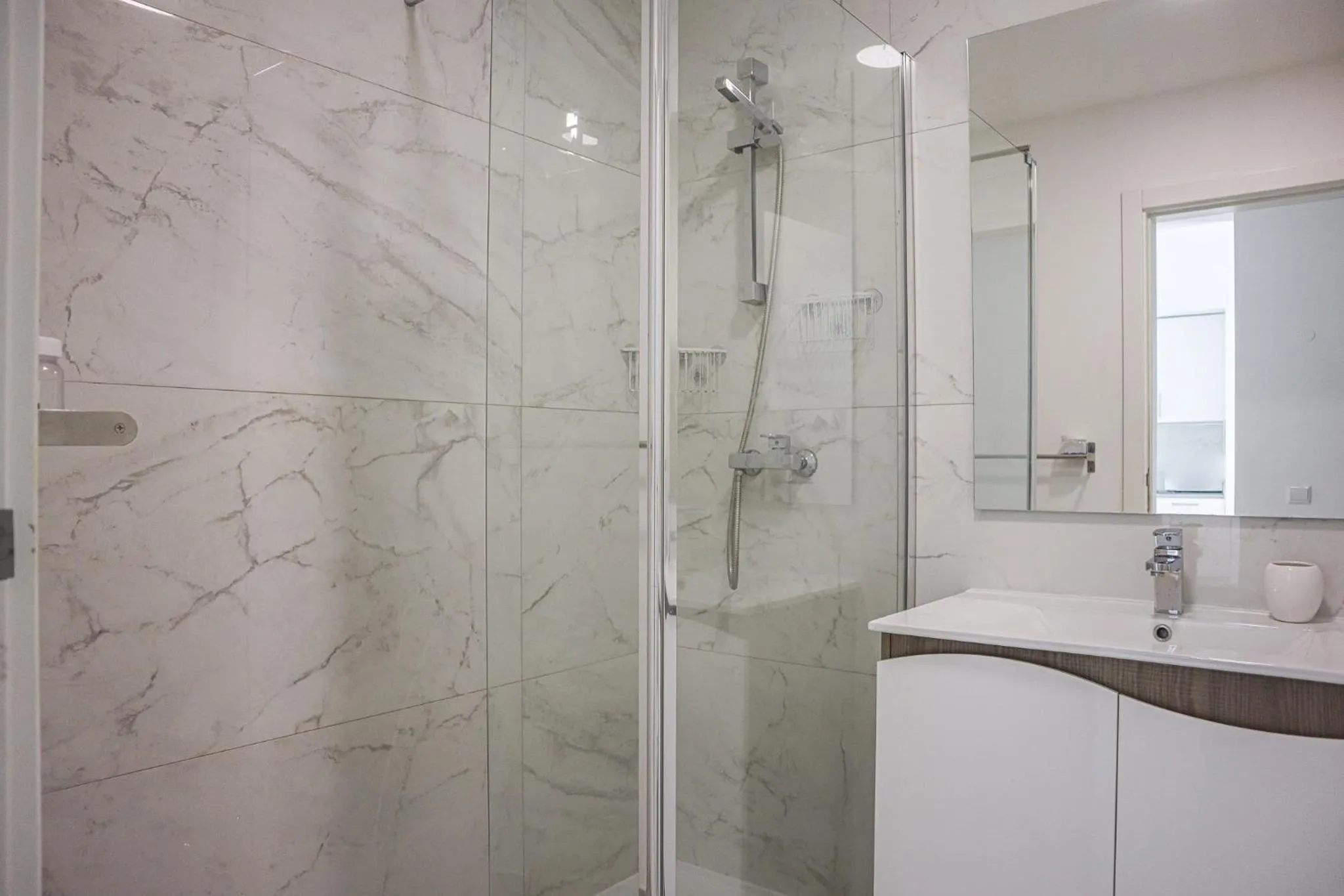 Shower in Solar dos Vilarinhos - By bedzy