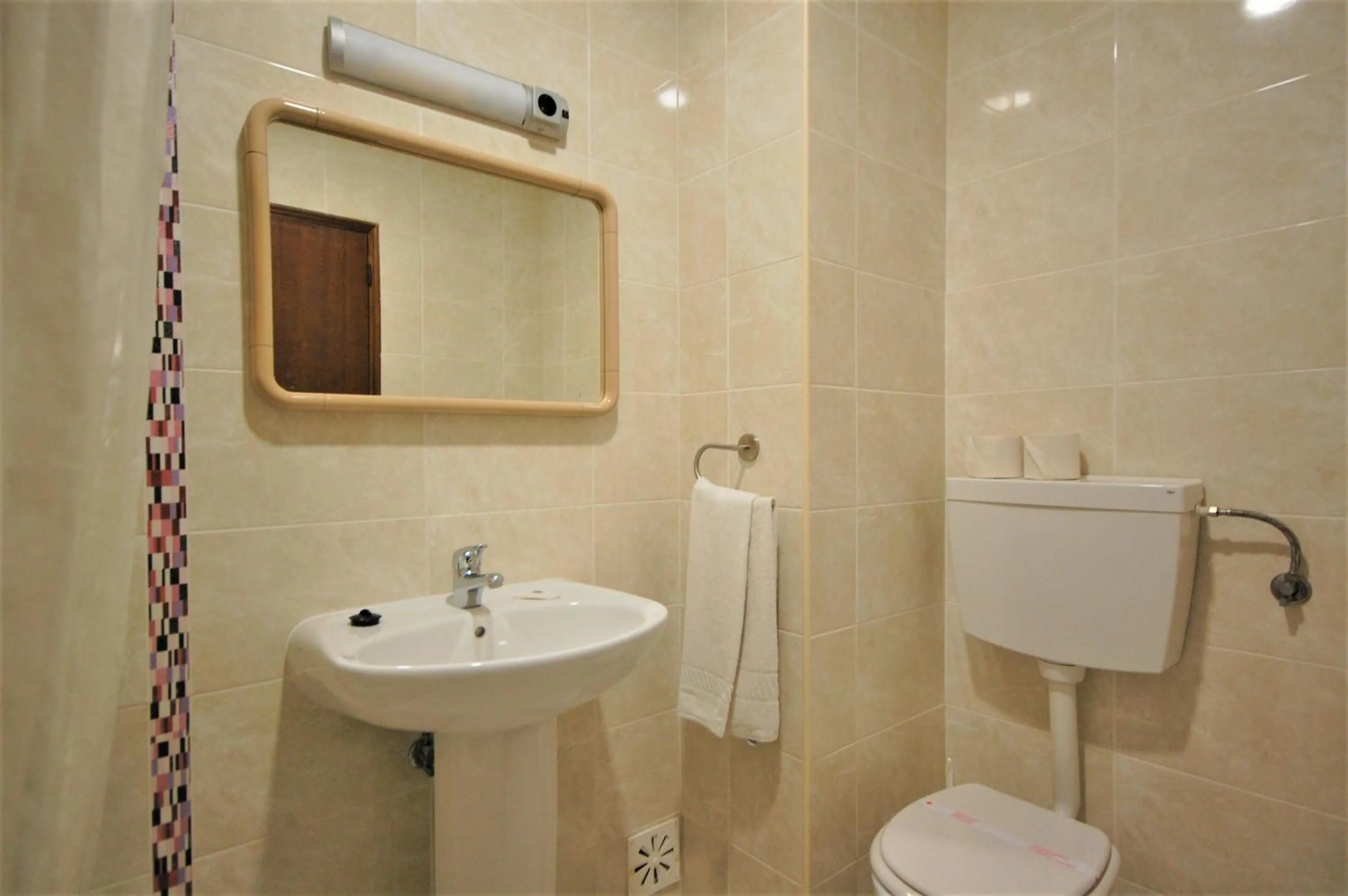 Shower in Solar dos Vilarinhos - By bedzy