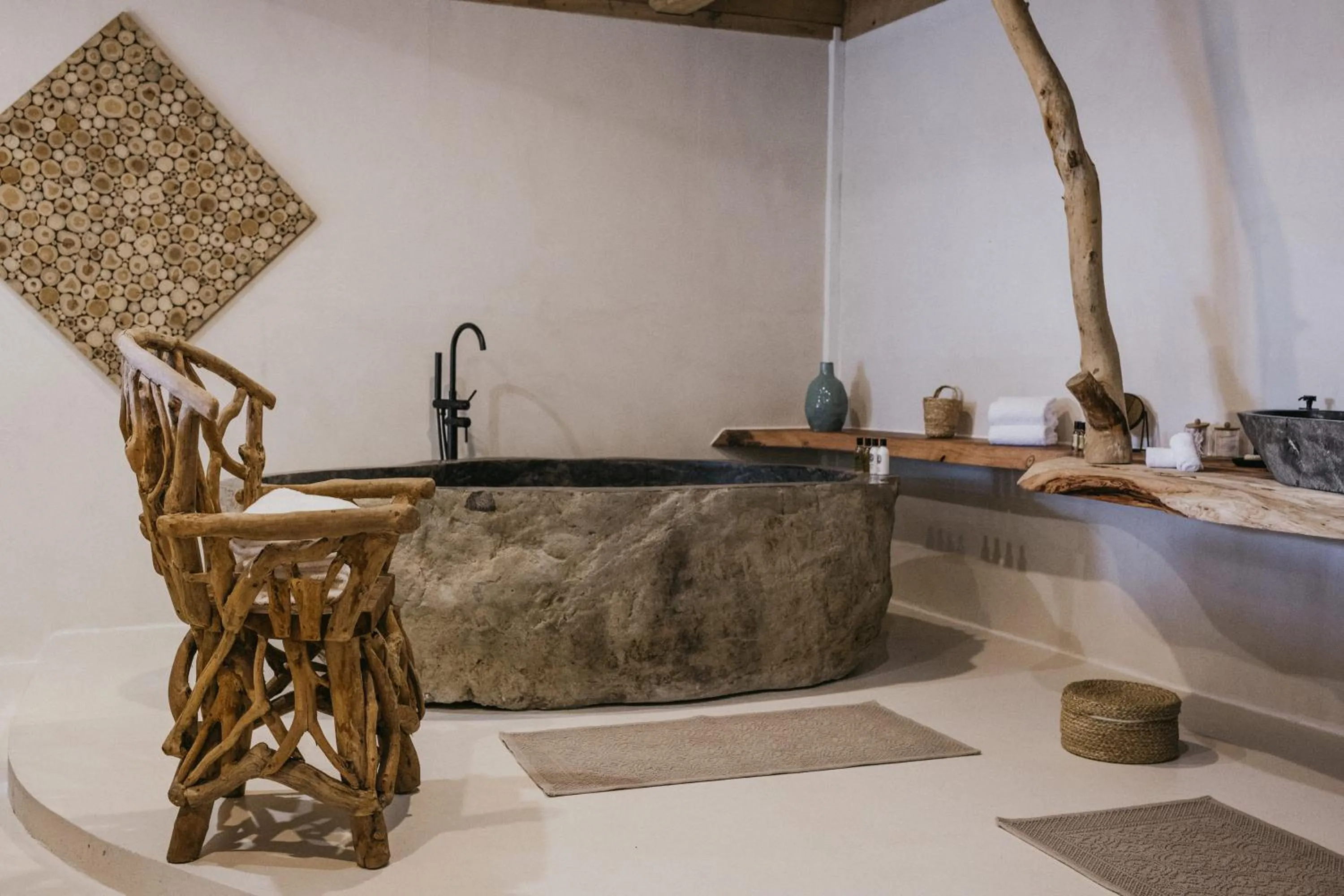 Bathroom in Lagnonu