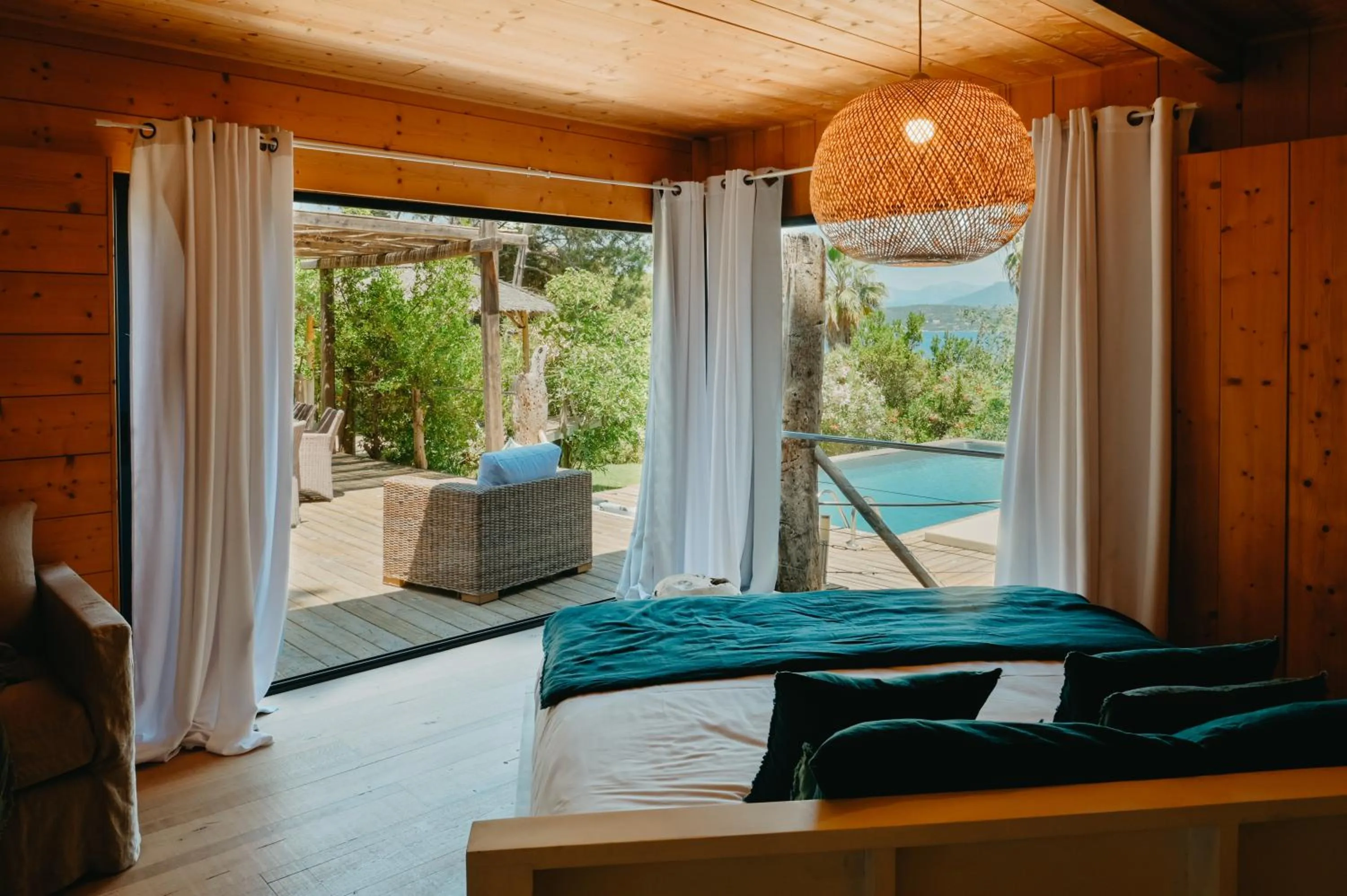 Bed in Lagnonu