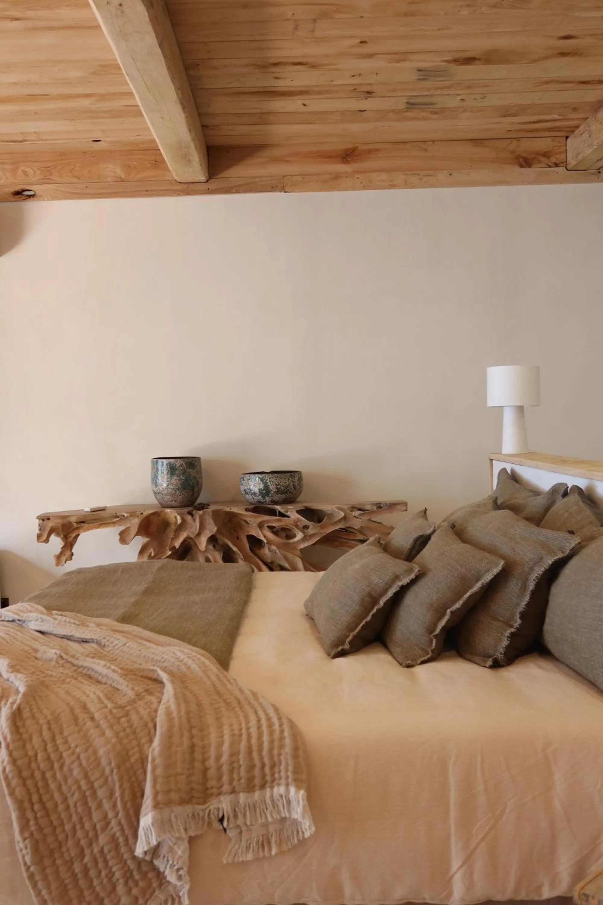 Bedroom, Bed in Lagnonu