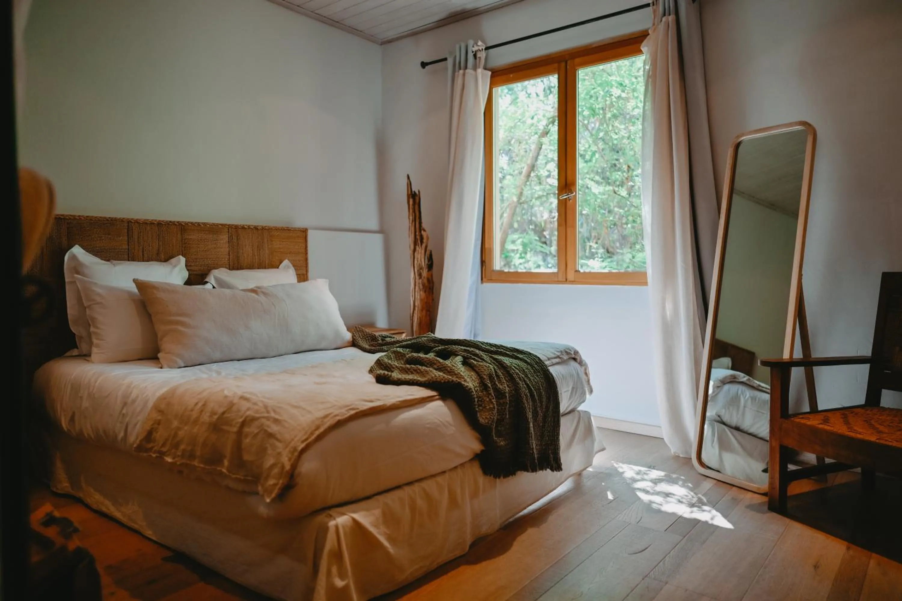 Bed in Lagnonu