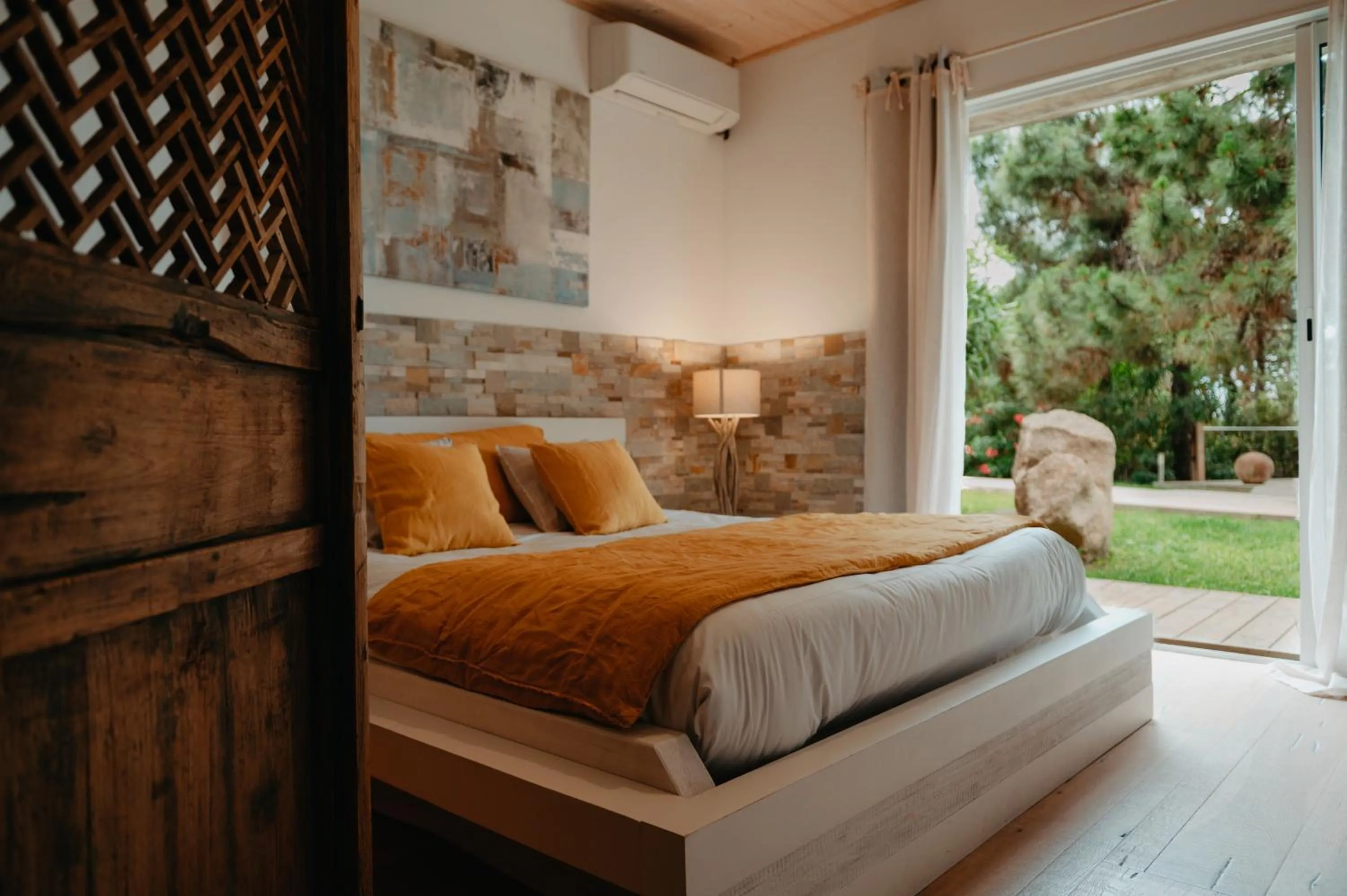 Bed in Lagnonu