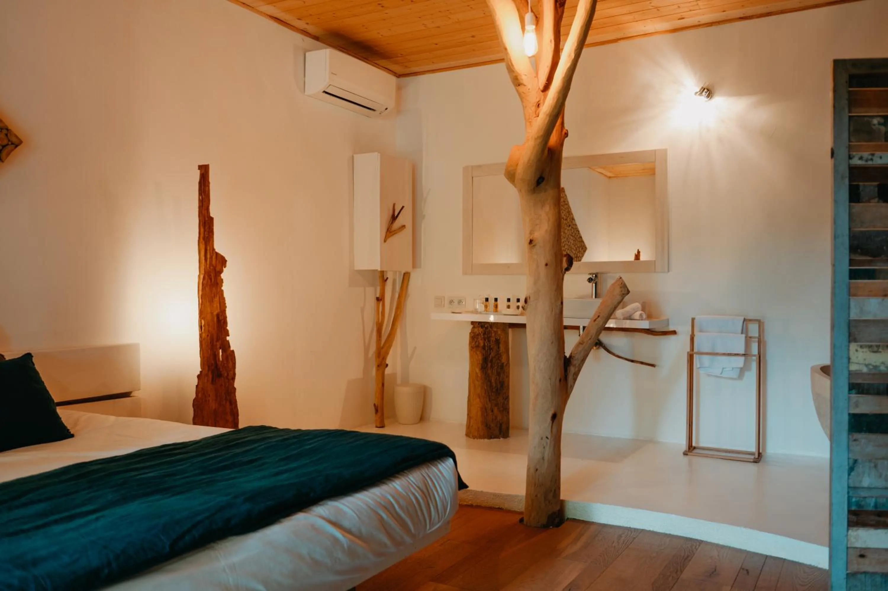 Bed in Lagnonu