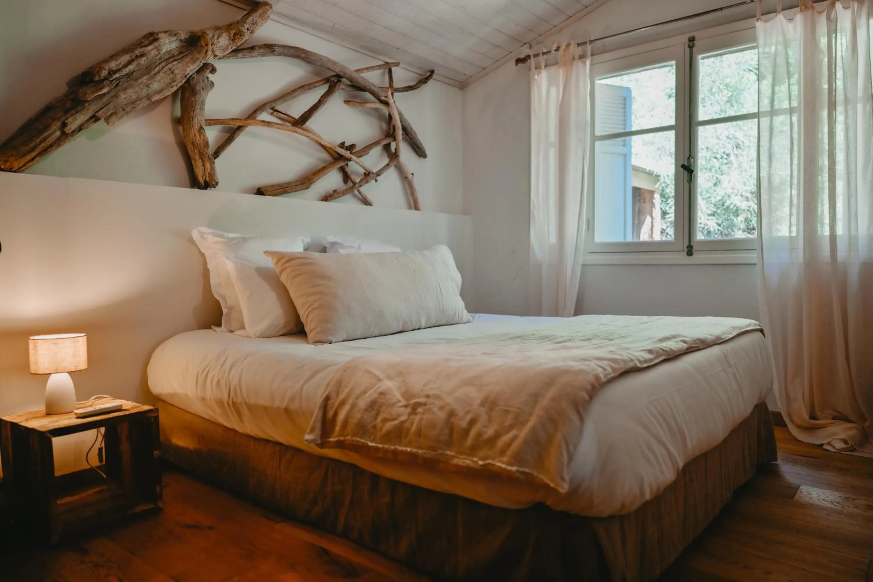 Bed in Lagnonu