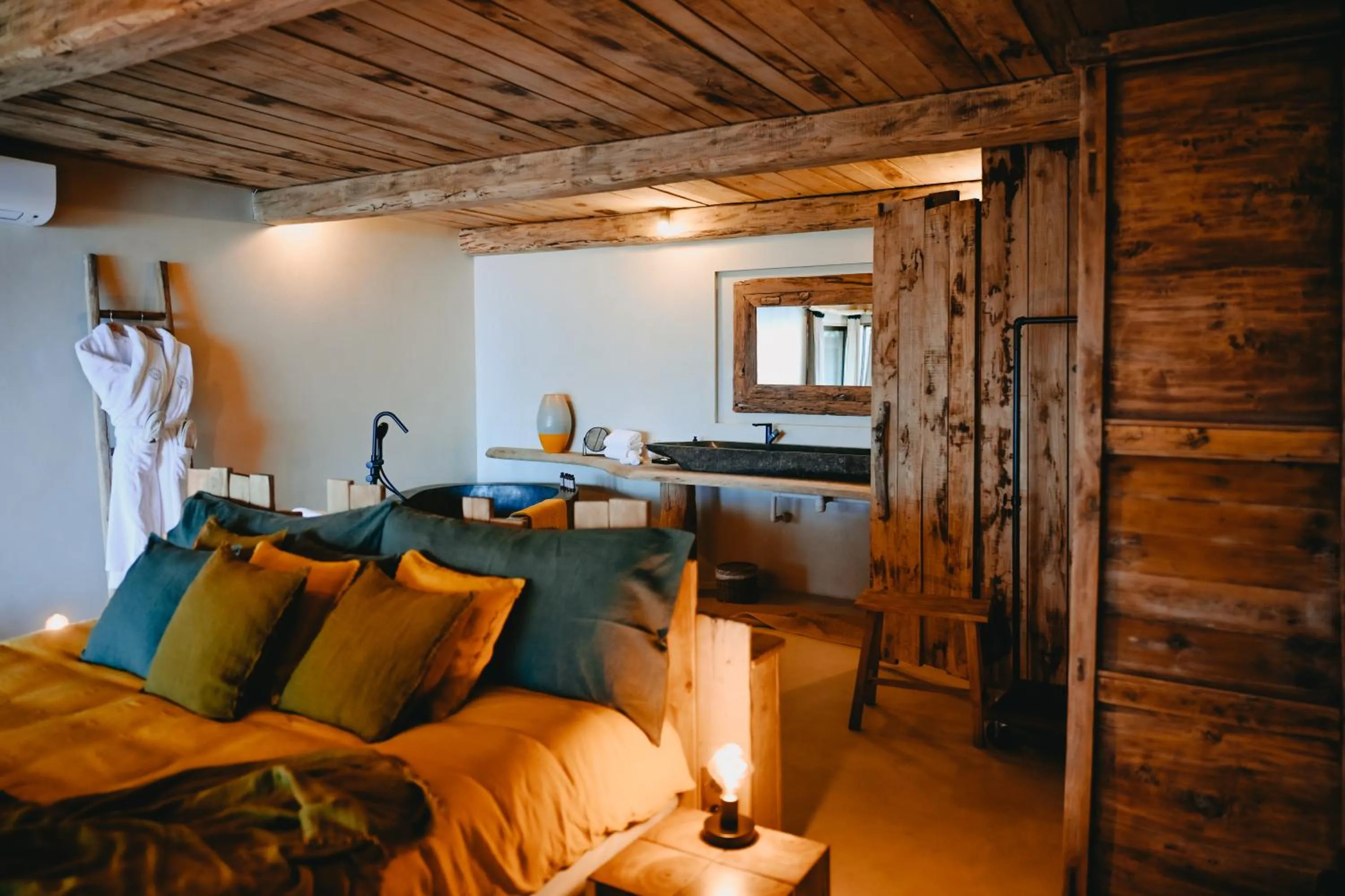 Photo of the whole room, Bed in Lagnonu