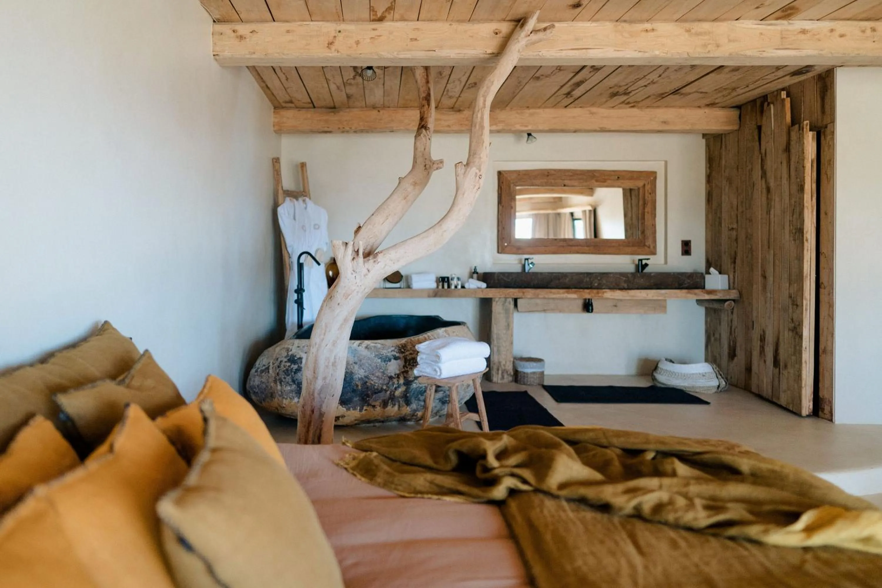 Bathroom, Bed in Lagnonu
