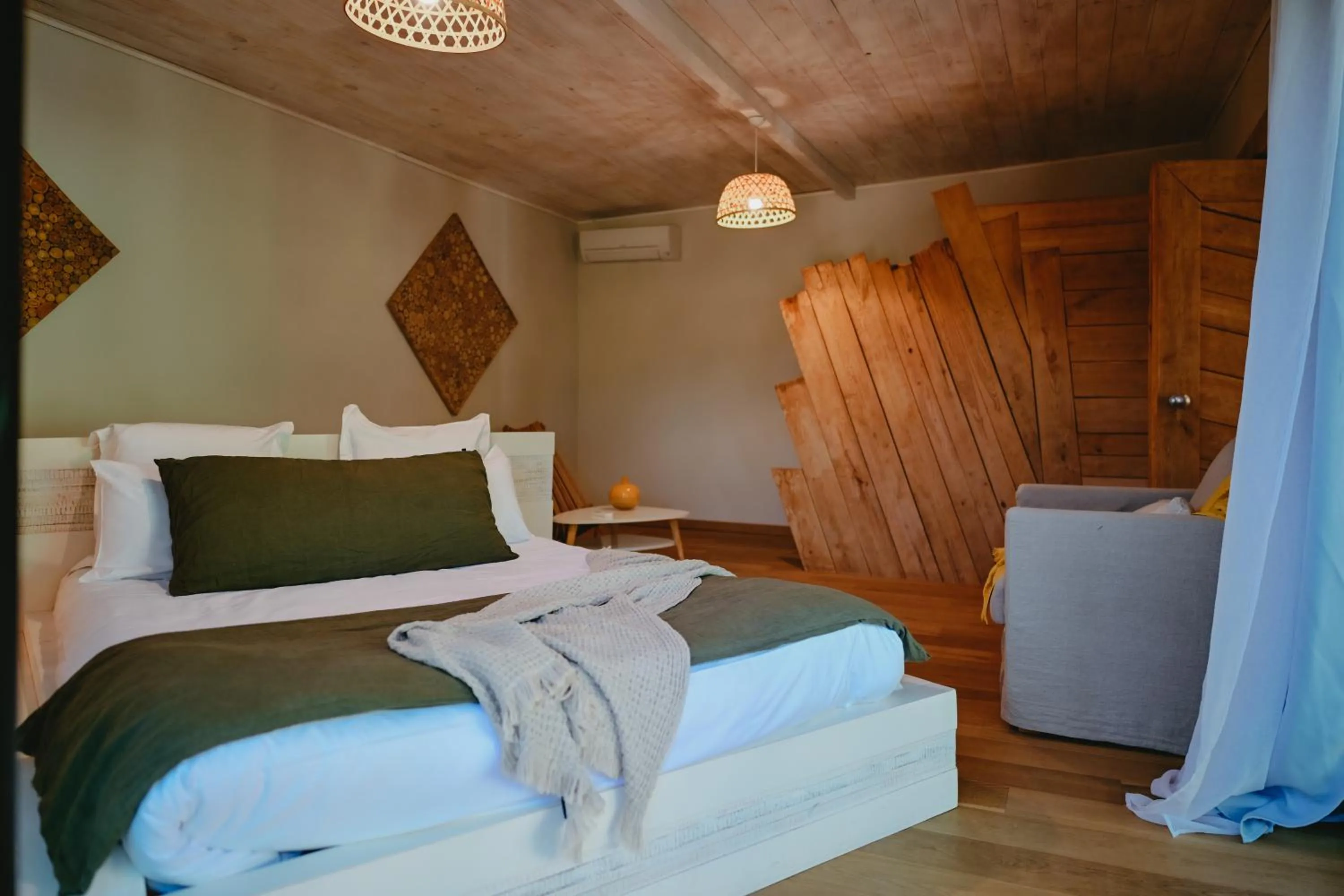 Bed in Lagnonu