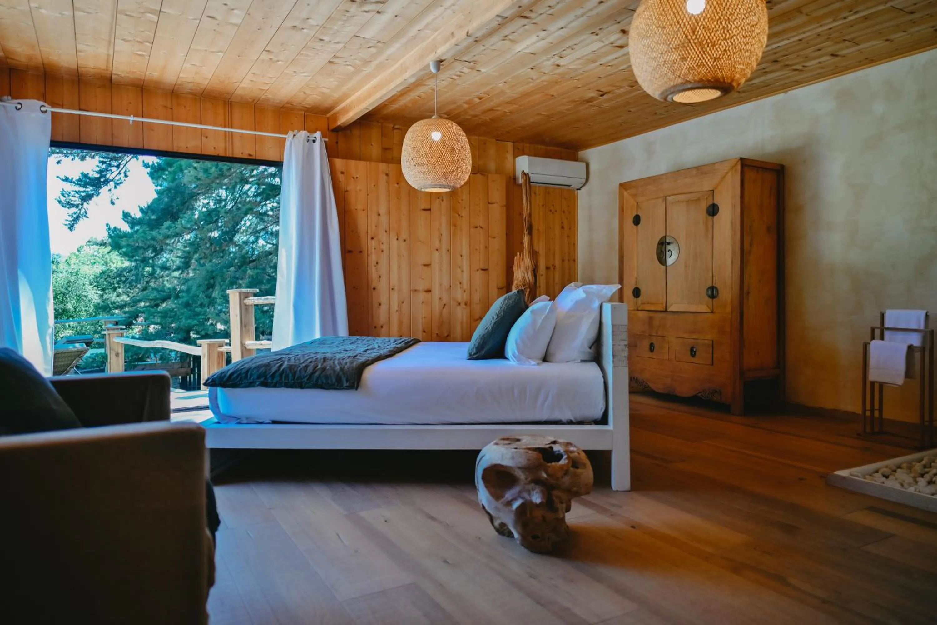 Bed in Lagnonu