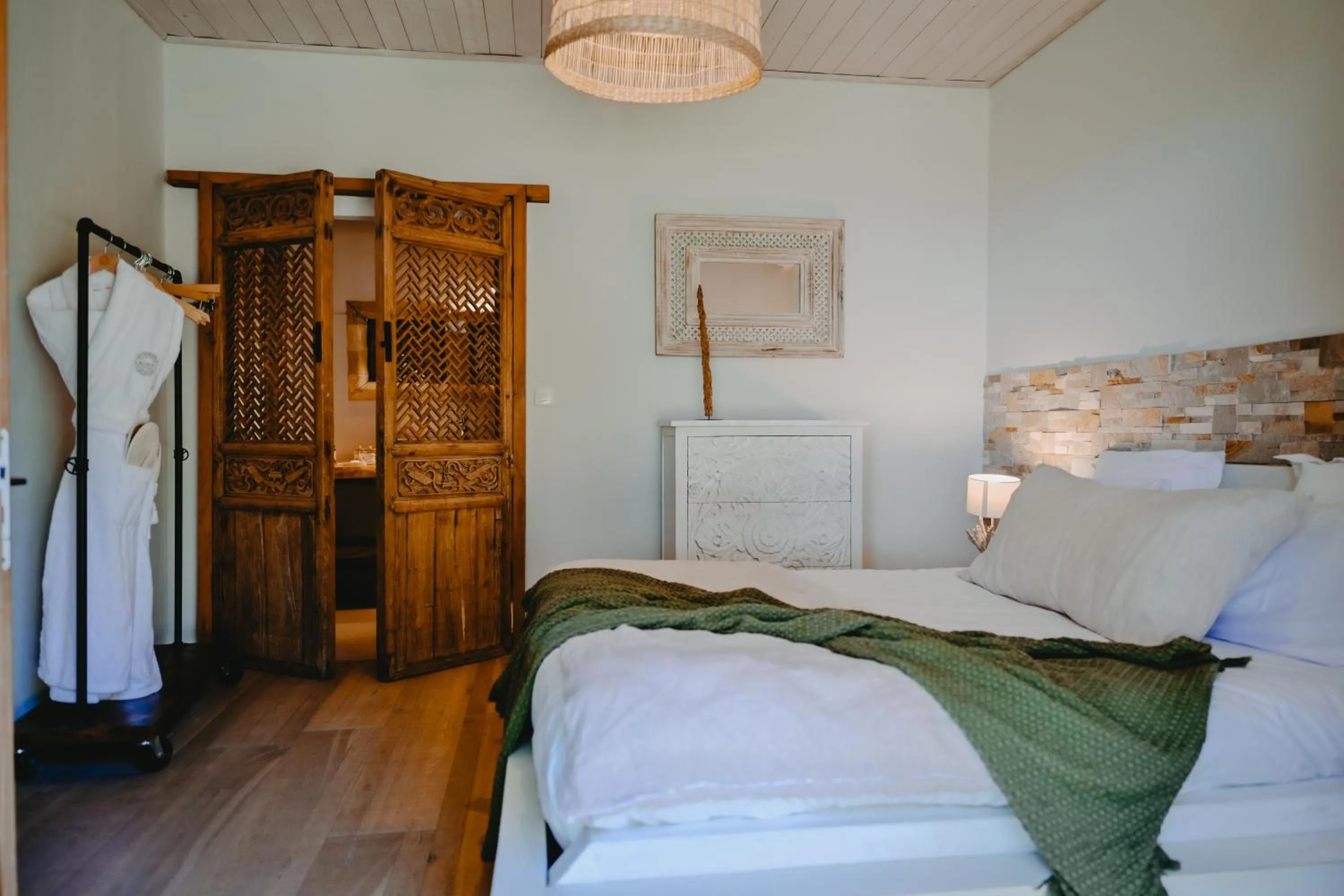 Bed in Lagnonu